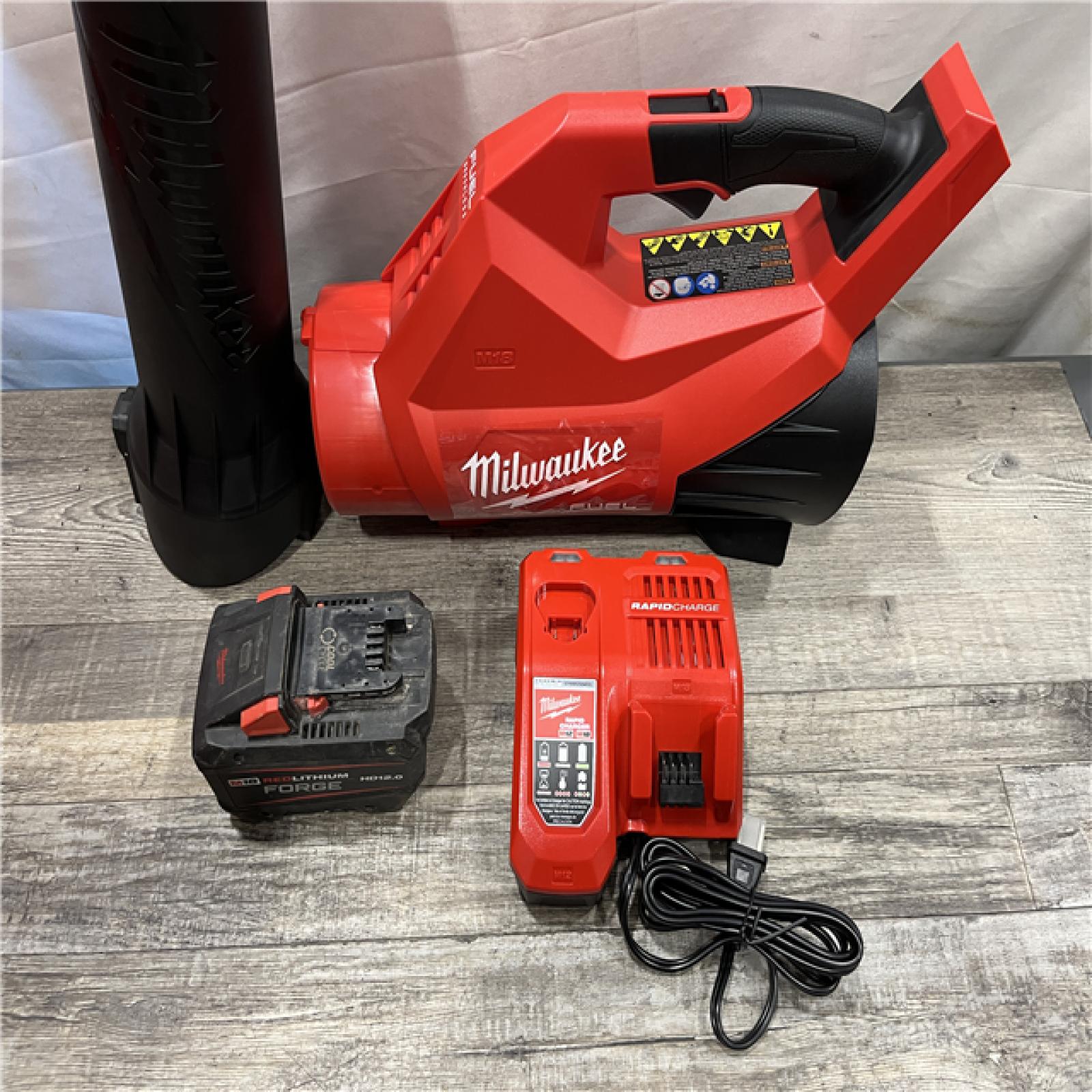 AS-IS  Milwaukee FUEL 120 MPH 500 CFM 18V Brushless Cordless Battery Powered Leaf Blower Kit