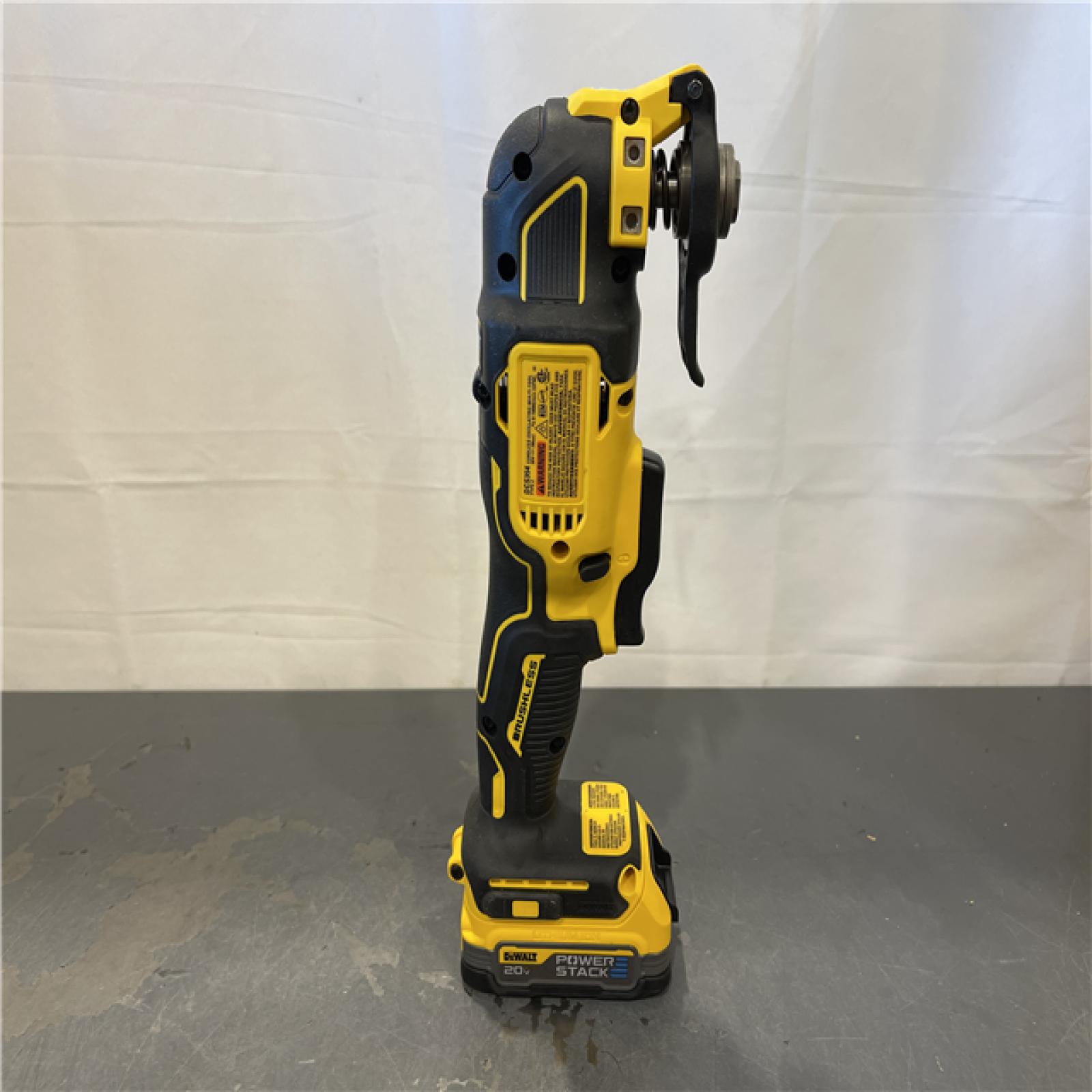 AS-IS - DeWalt ATOMIC 20V MAX Brushless Oscillating Multi Tool and 20V MAX POWERSTACK Compact Battery Starter Kit