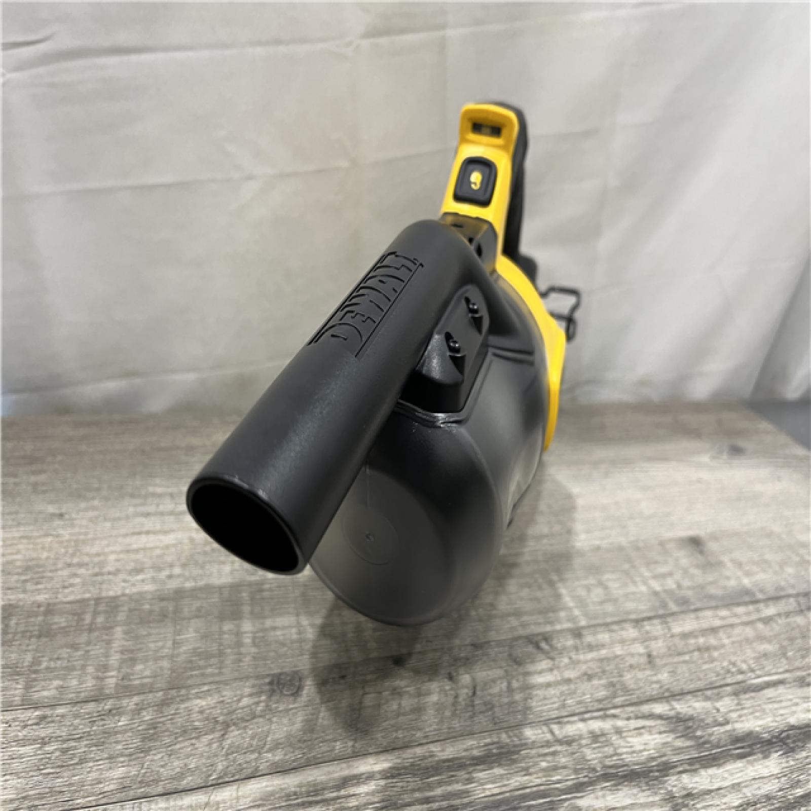 LIKE NEW - DEWALT Bagless 20V MAX Stick Cordless General Dirt Filter Handheld Vacuum (Tool Only)