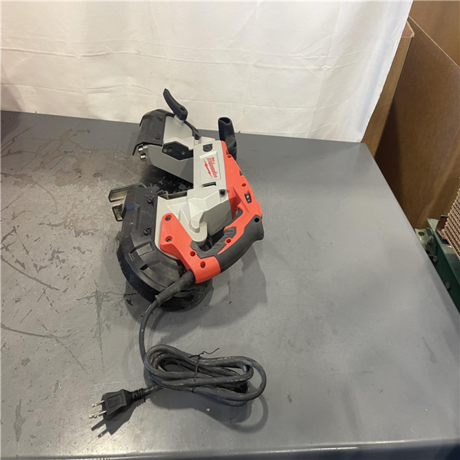 AS-IS- Milwaukee 6232-21 - 120V 11.0A Corded Variable Speed Band Saw