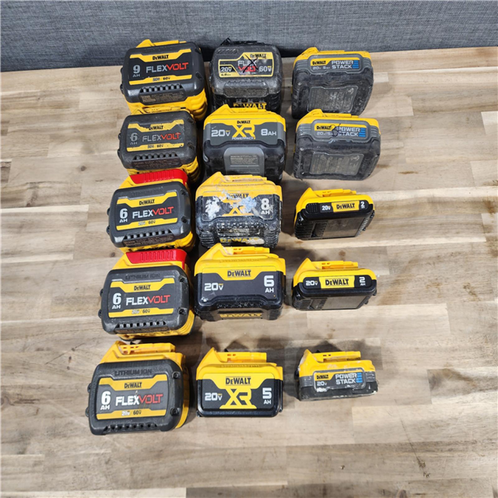 HOUSTON LOCATION - AS-IS DEWALT BATTERY PACK QTY - 15