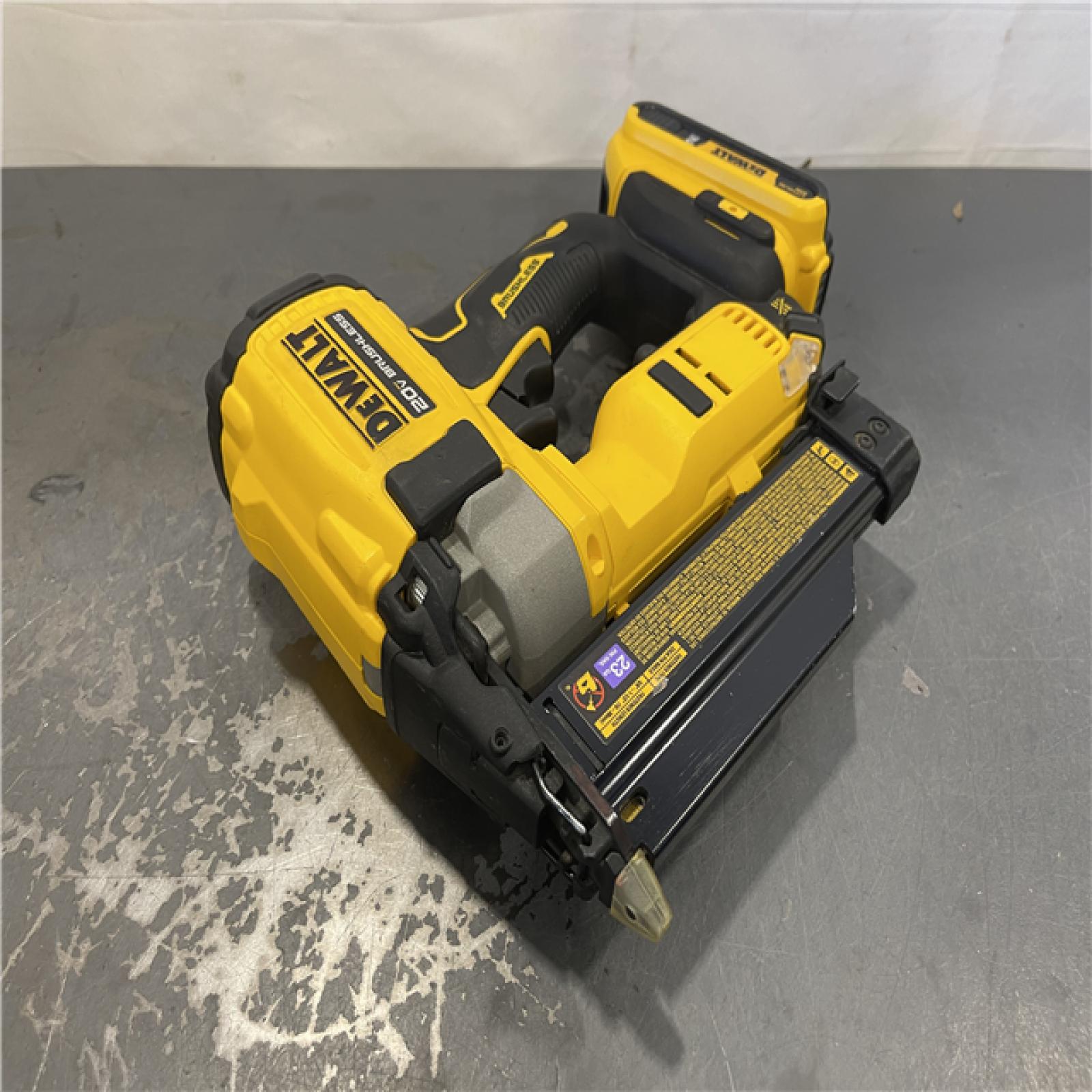 AS-IS - DeWalt ATOMIC 20V MAX Lithium Ion Cordless 23 Gauge Pin Nailer Kit