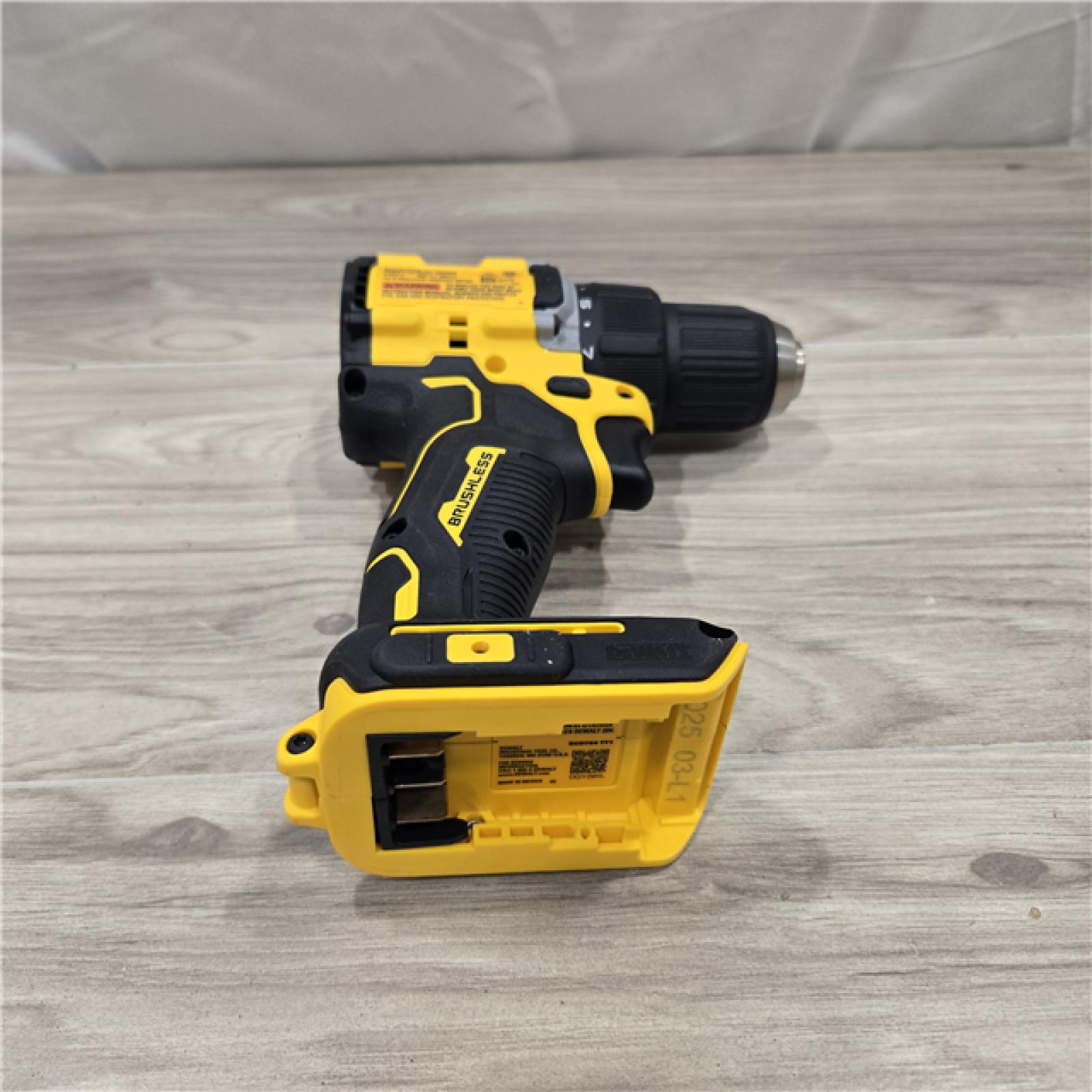 AS-IS DEWALT ATOMIC COMPACT SERIES 20V MAX* Cordless 1/2 Drill/Driver Kit