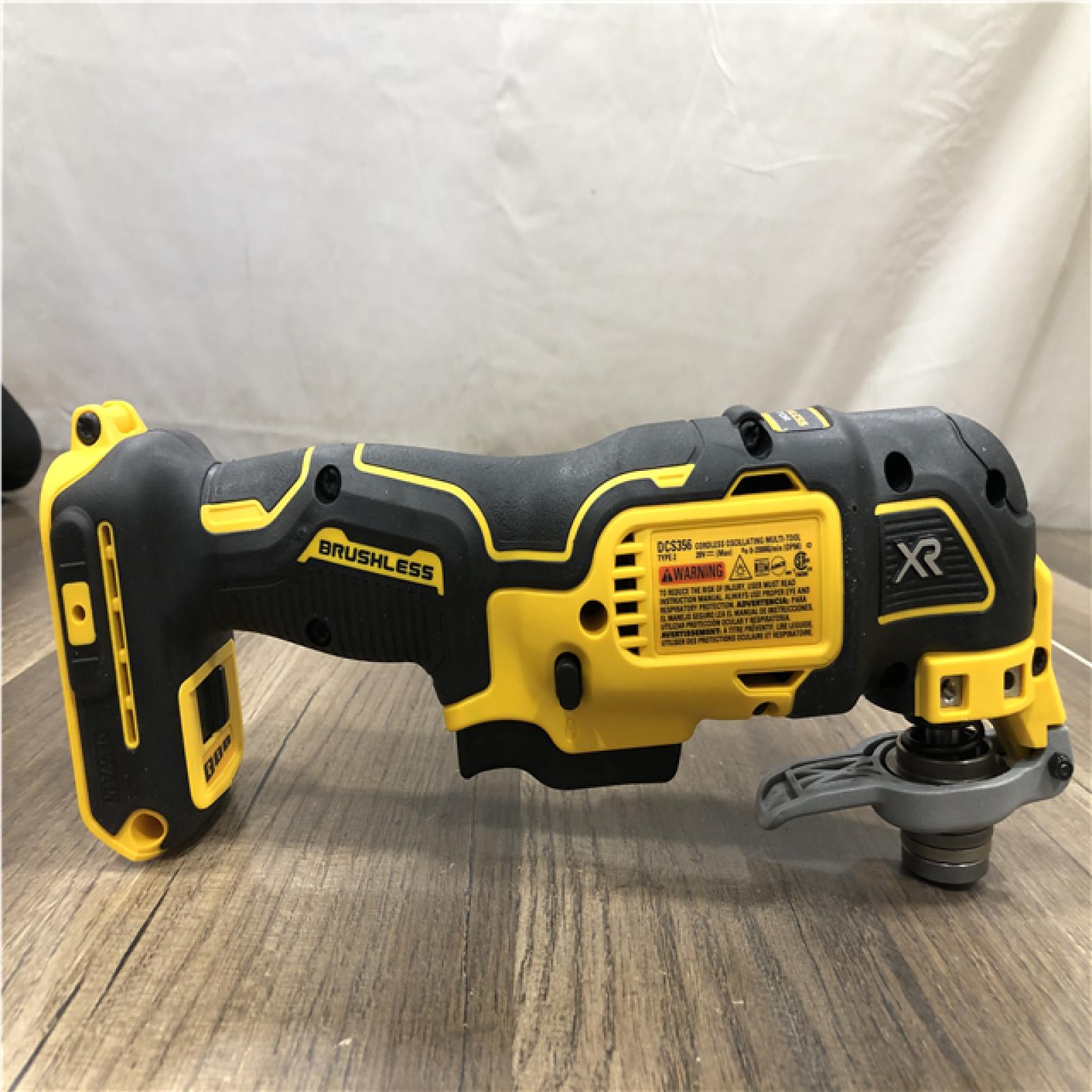 AS-IS DEWALT 20V MAX XR Cordless Brushless 3-Speed Oscillating Multi Tool Kit