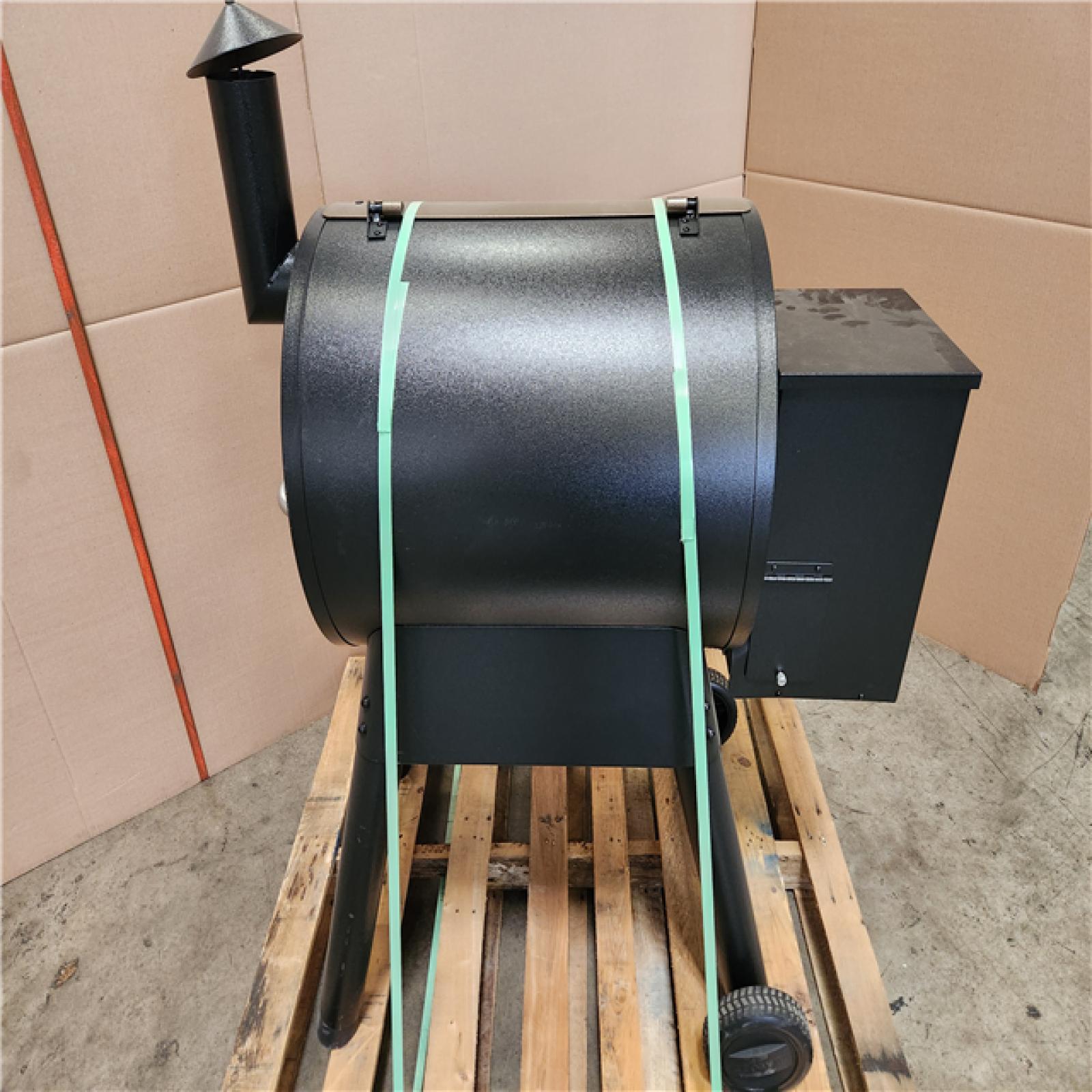Phoenix AS-IS Traeger Pro Series 22-Pellet Grill and Smoker in Bronze