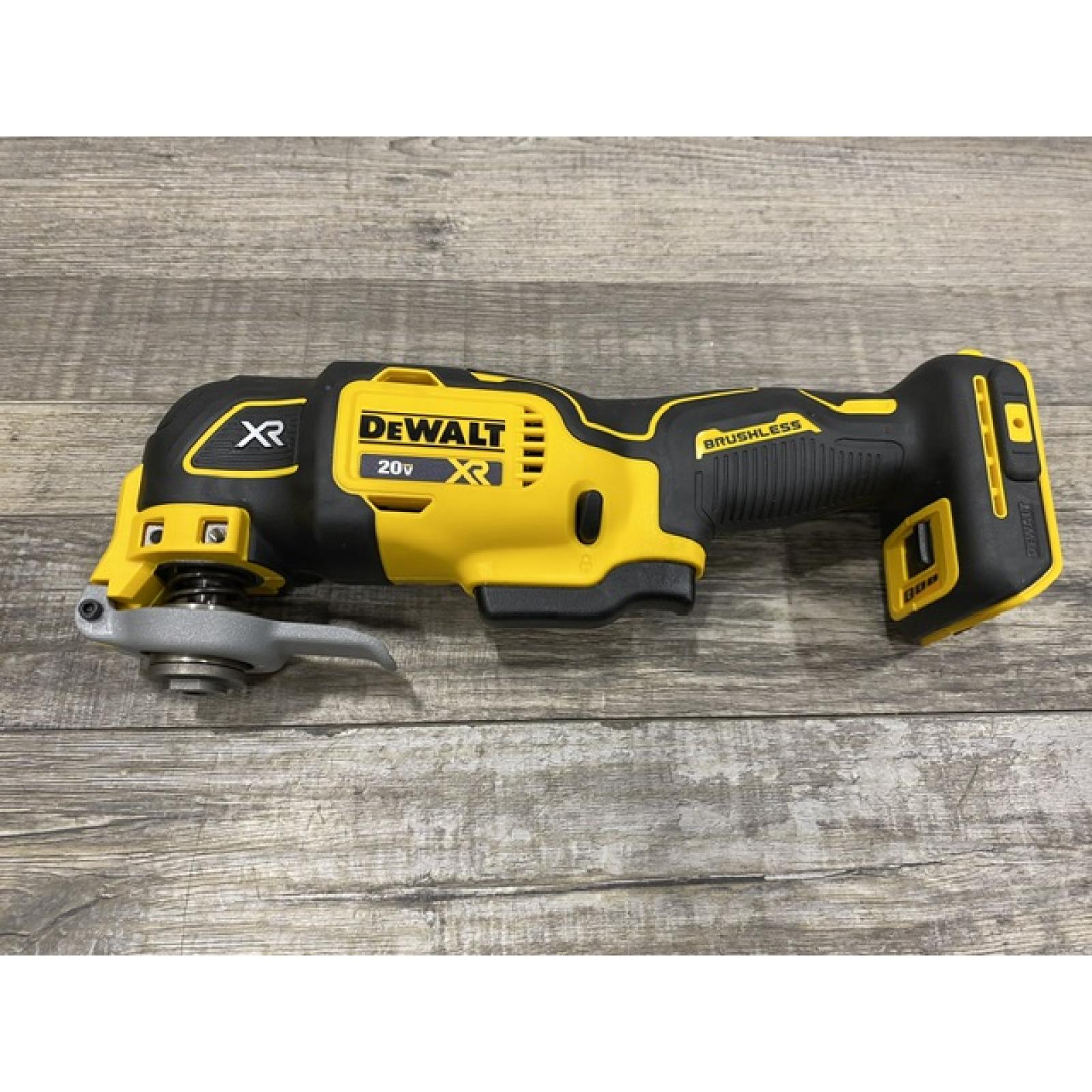 AS-IS DEWALT 20V MAX XR Cordless Brushless 3-Speed Oscillating Multi Tool Kit
