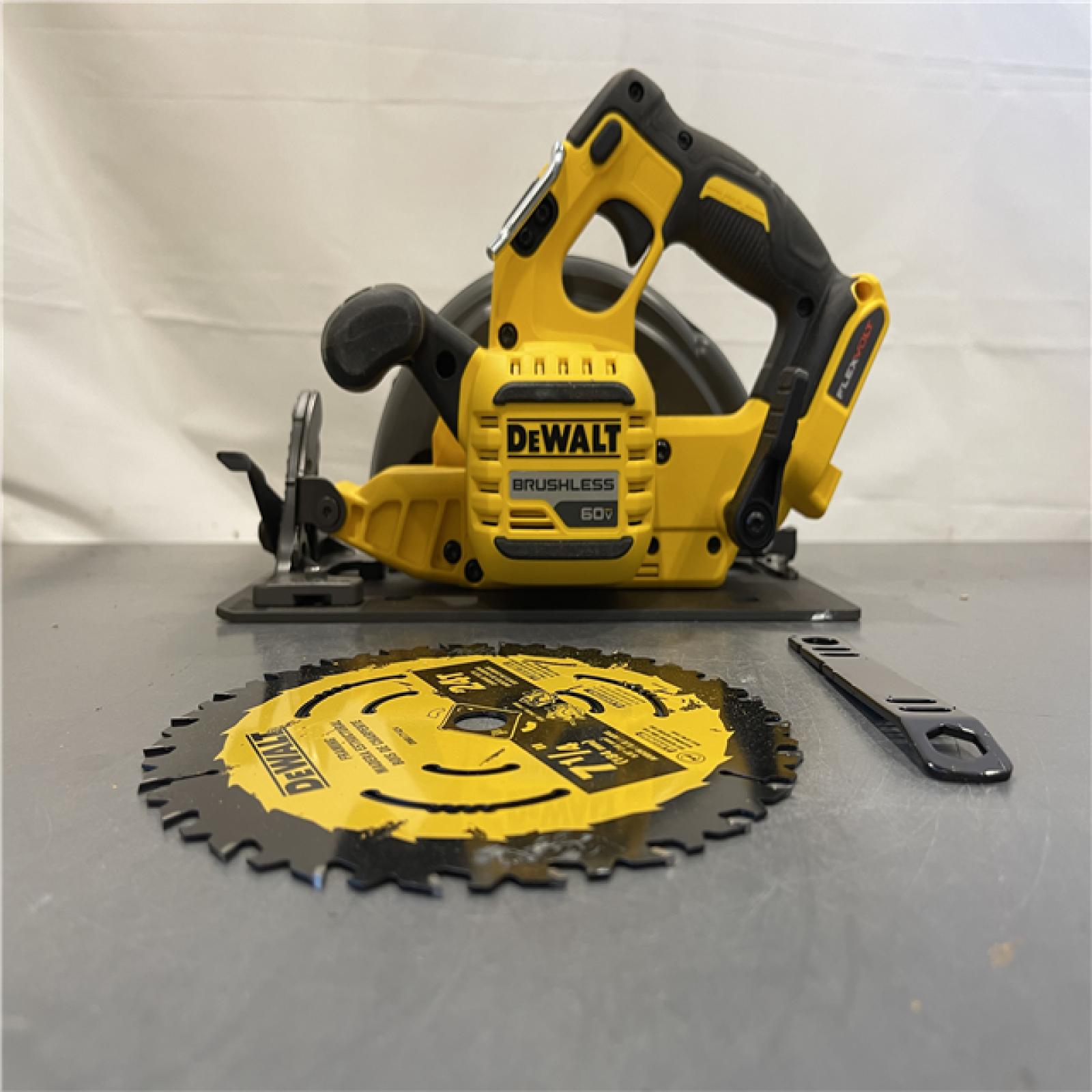 AS-IS - DeWALT Flexvolt Max 7-1/4  60V Brushless Circular Saw (Tool Only)