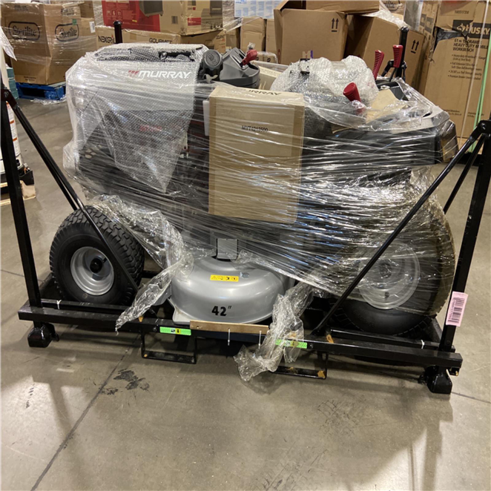 DALLAS LOCATION - Murray MT100 42 in. 13.5 HP 500cc E1350 Series Briggs and Stratton Engine 6-Speed Manual Gas Riding Lawn Tractor Mower