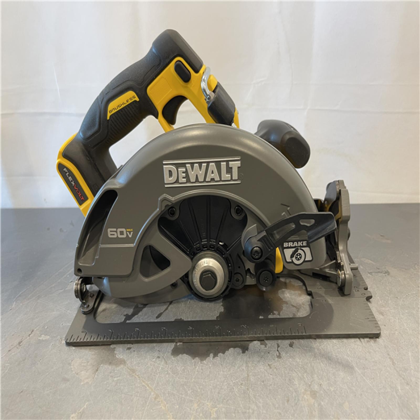AS-IS - DeWALT Flexvolt Max 7-1/4 60V Brushless Circular Saw