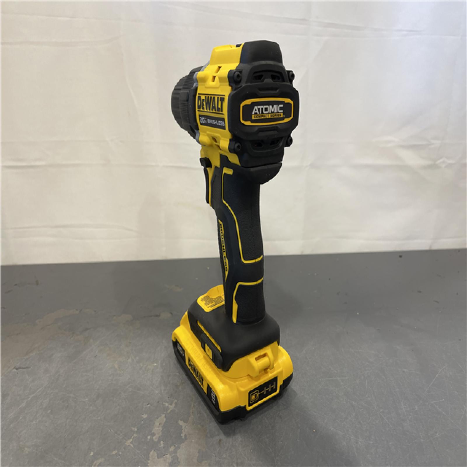 AS-IS- DEWALT ATOMIC COMPACT SERIES 20V MAX* Brushless Cordless 1/2 Drill/Driver Kit