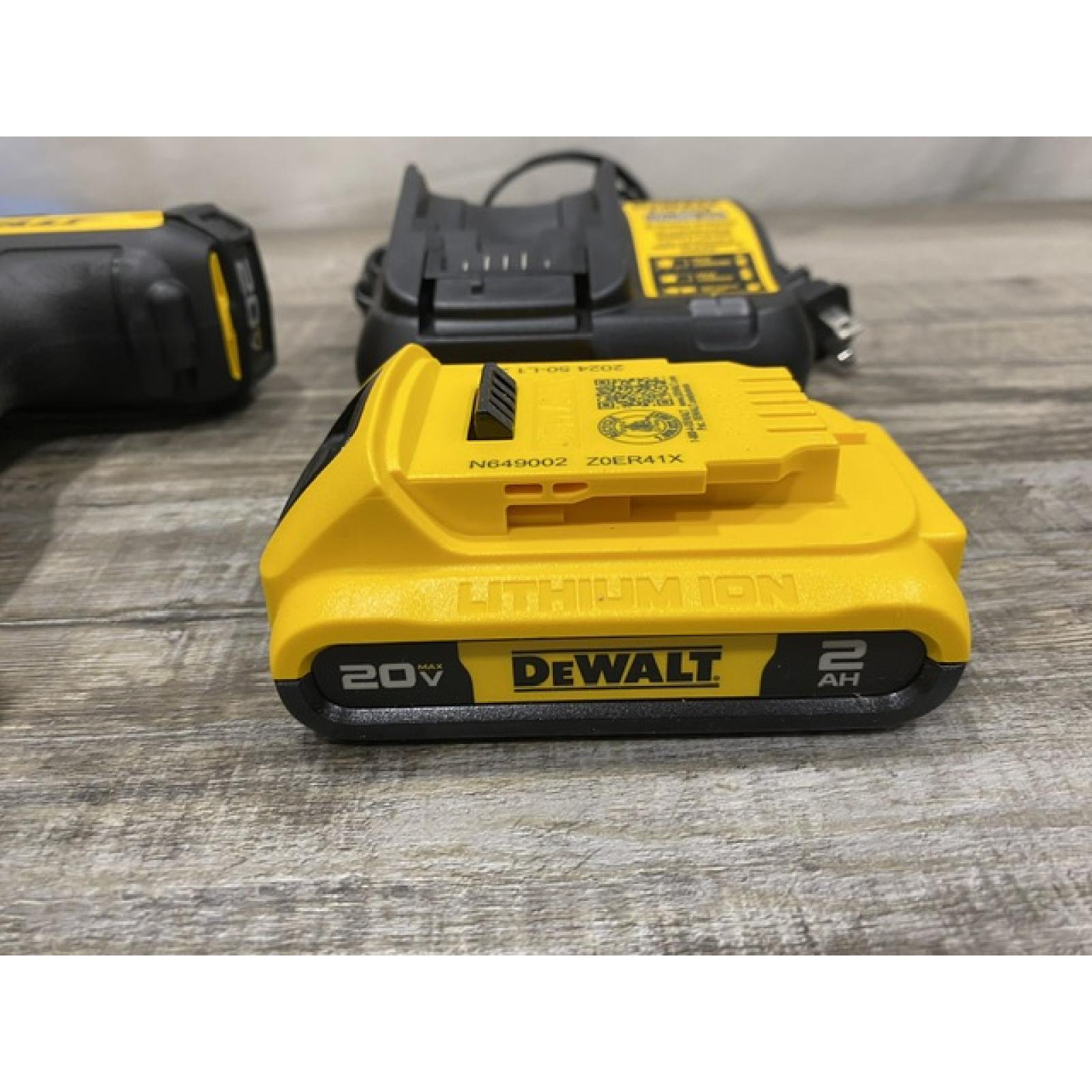 AS-IS DEWALT 20V MAX Cordless Battery Powered Pruner Kit