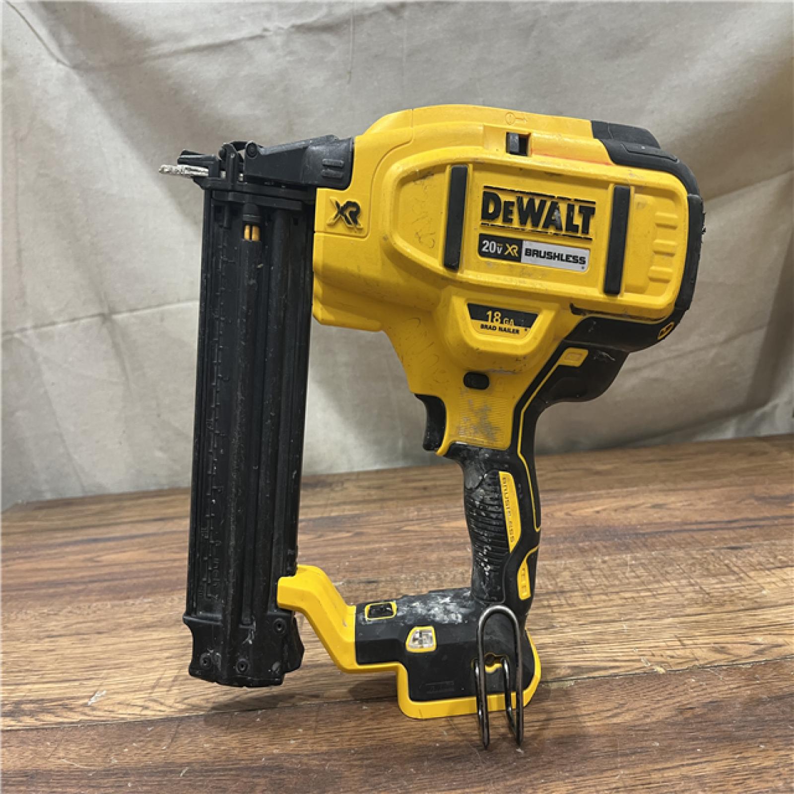 AS-IS DEWALT 20V MAX XR 18 Gauge Brad Nailer Kit