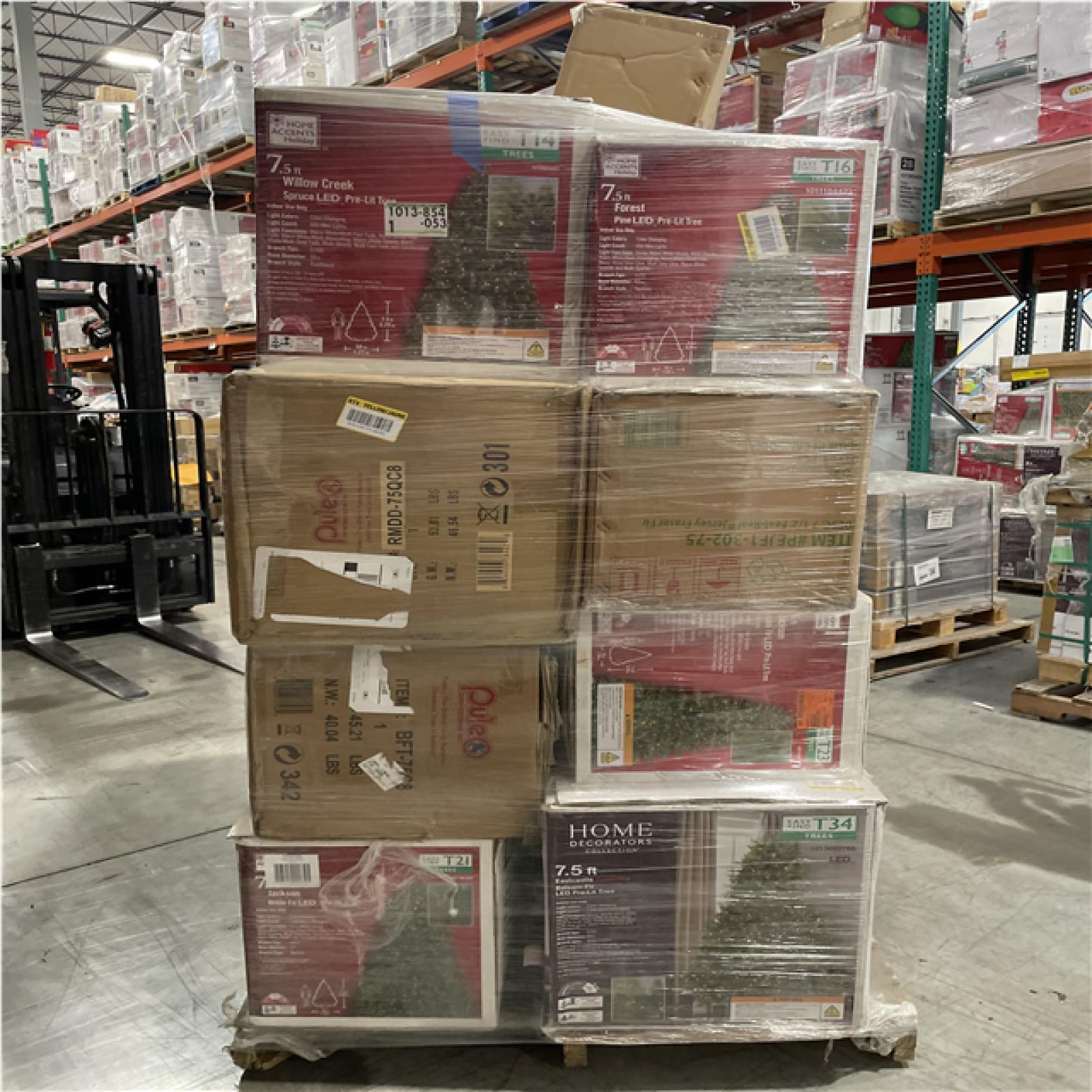 DALLAS LOCATION -AS-IS MIXED CHRISTMAS TREE PALLET