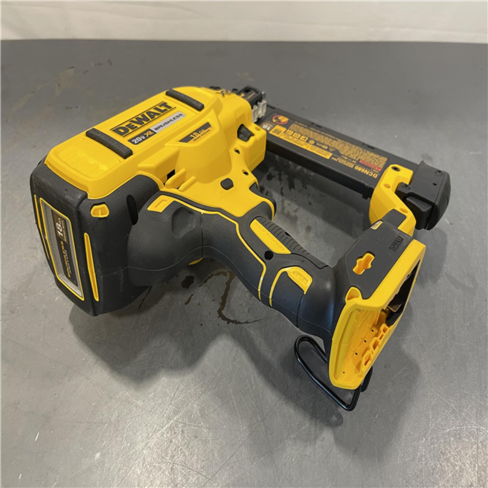 AS-IS - DeWalt 20V MAX XR Lithium-Ion Electric Cordless 18-Gauge Brad Nailer