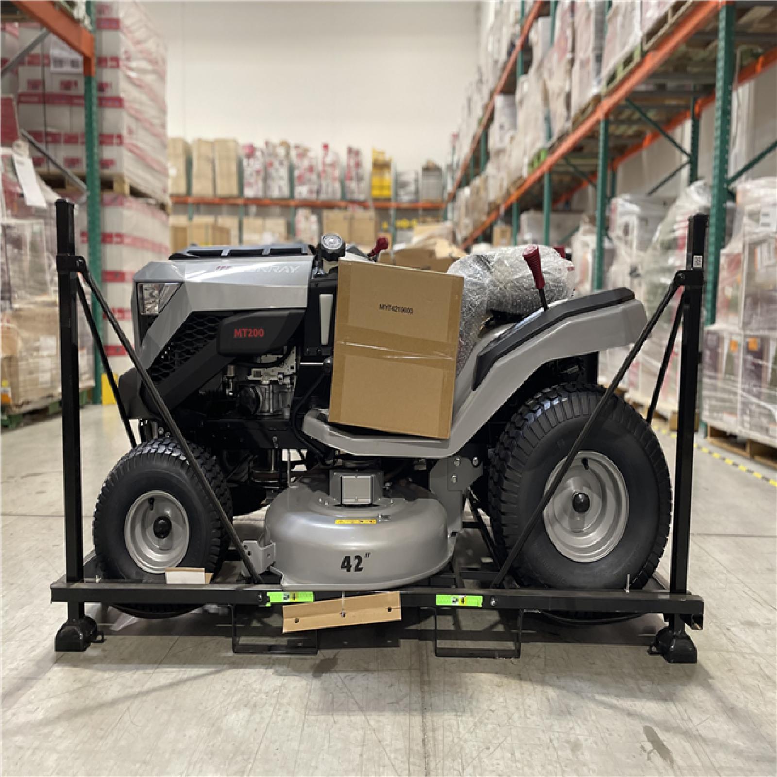 DALLAS LOCATION - Murray MT200 42 in. 19.0 HP 540cc EX1900 Series Briggs and Stratton Engine Automatic Gas Riding Lawn Tractor Mower