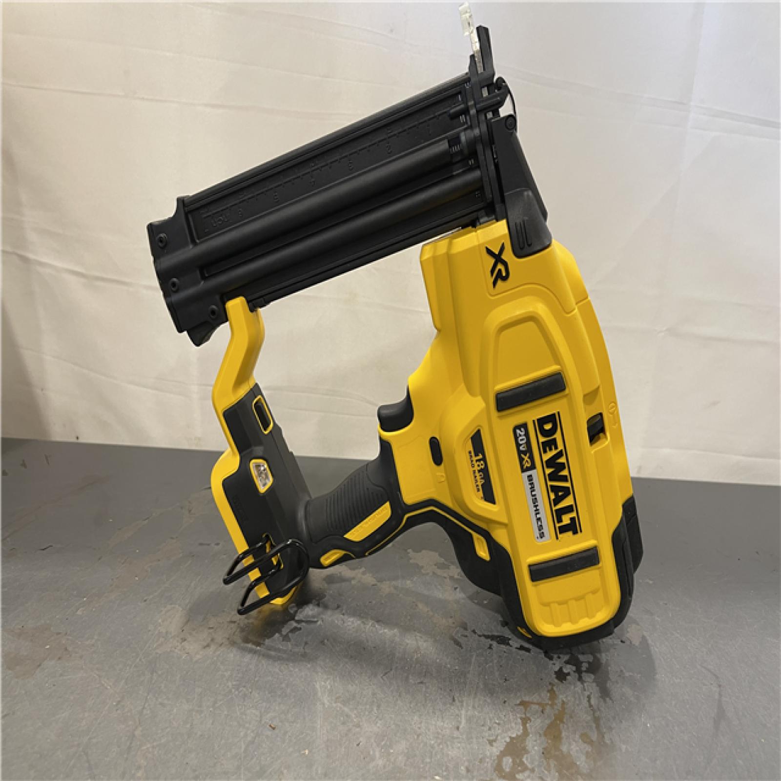 AS-IS - DeWalt 20V MAX XR Lithium-Ion Electric Cordless 18-Gauge Brad Nailer