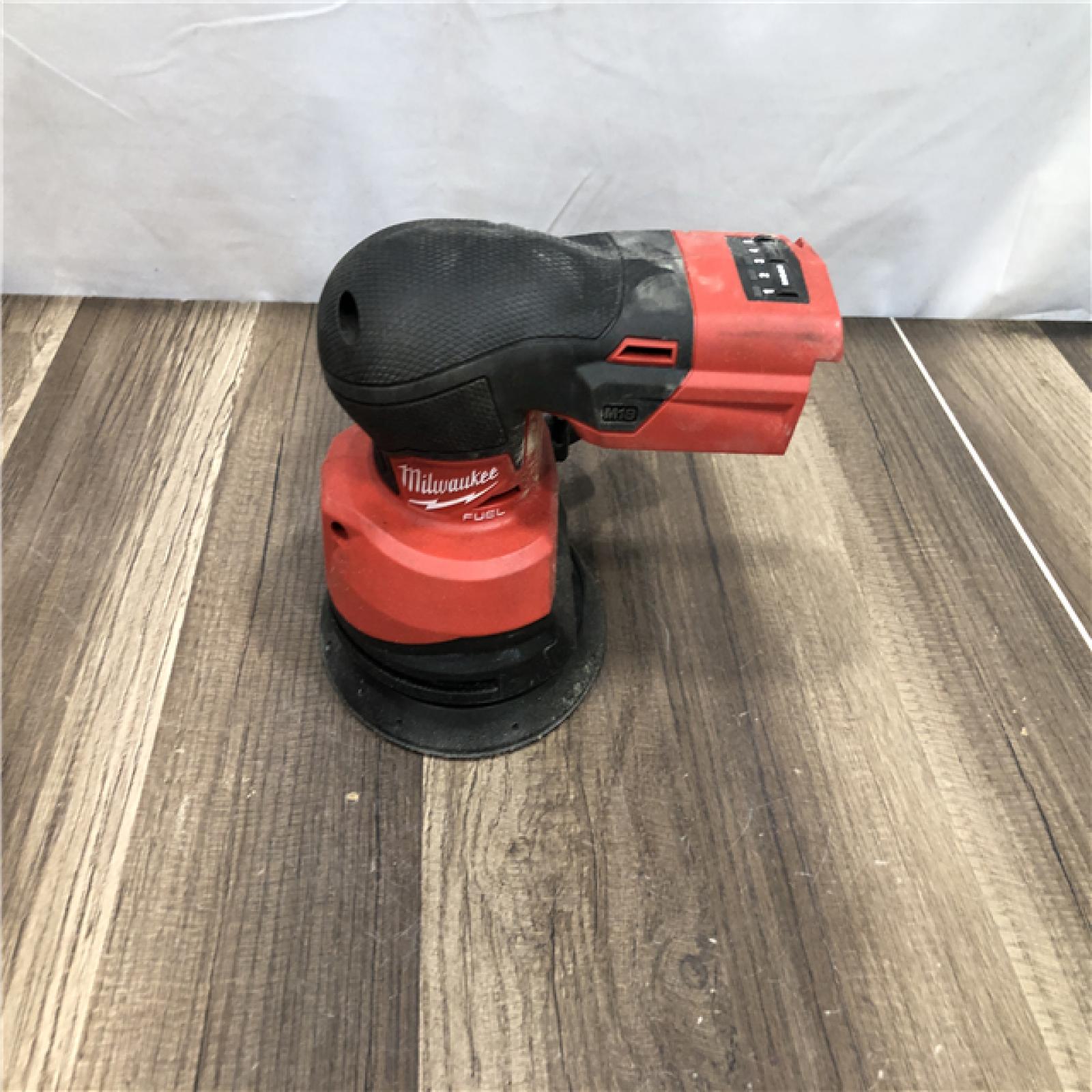 AS-IS Milwaukee 18V Lithium-Ion Brushless Cordless FUEL 5 in. Random Orbit Sander (Tool-Only)