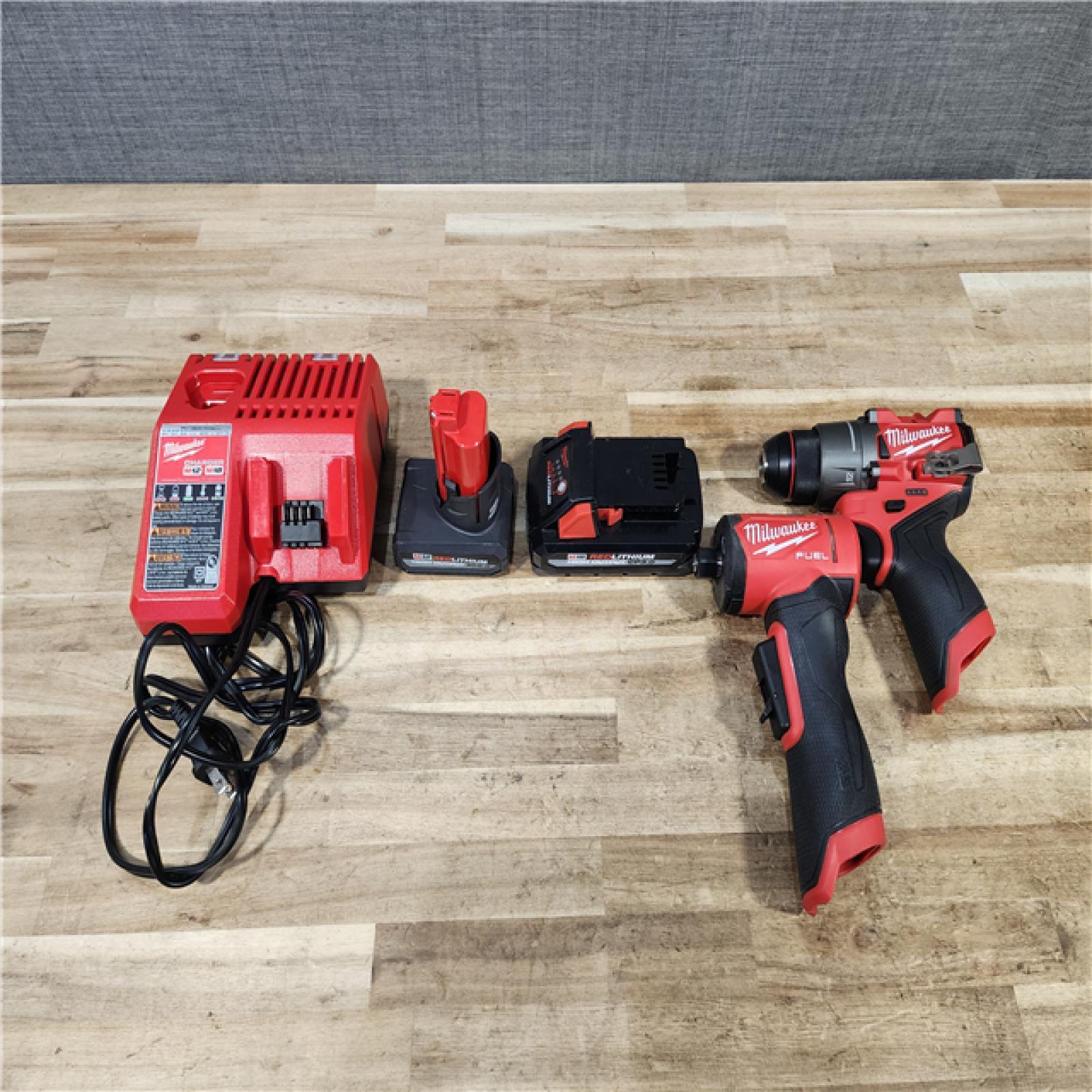 HOUSTON LOCATION - AS - IS Milwaukee 2 Tool Combo Kit W/ (2) Battery & Charger