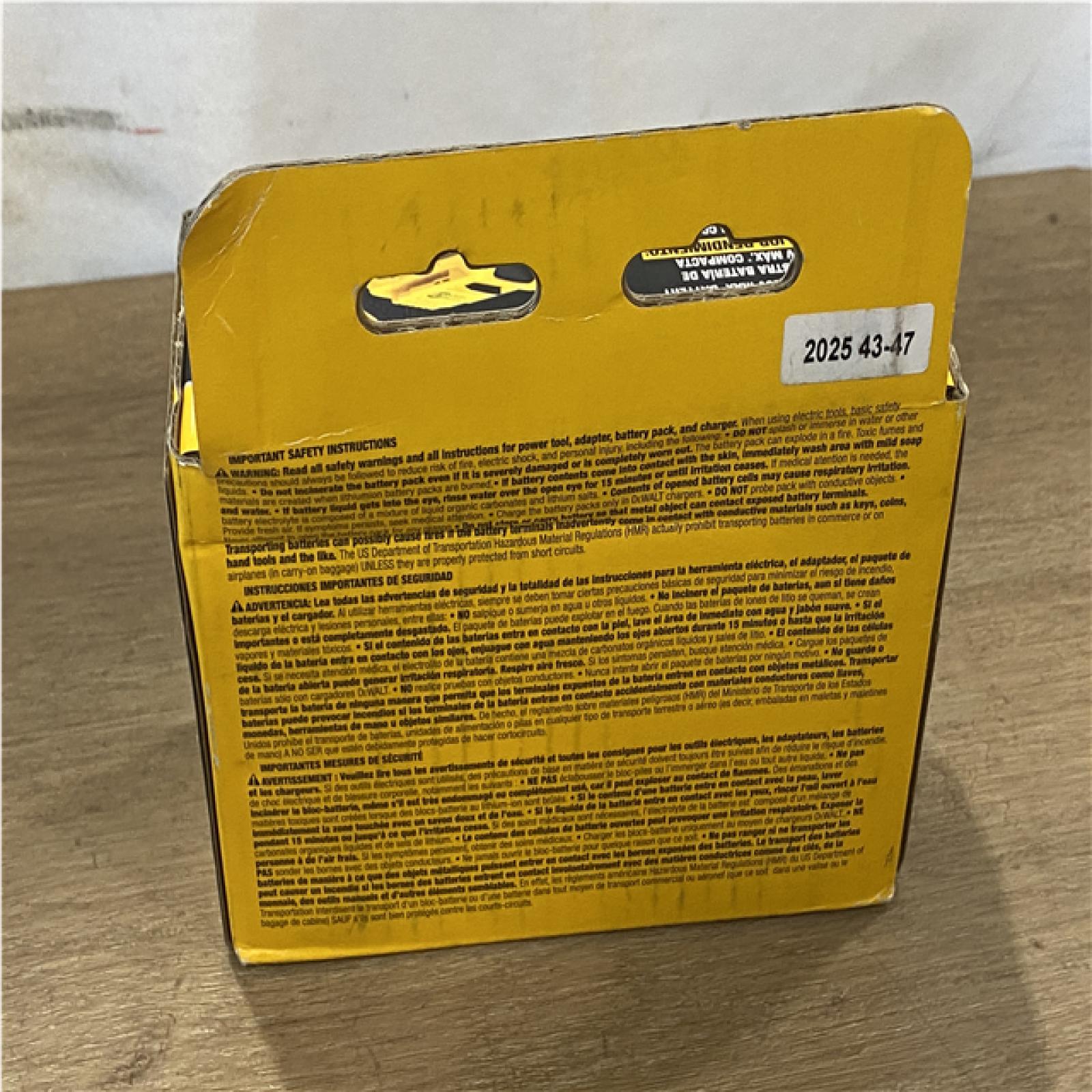 NEW DEWALT 20V MAX XR POWERSTACK Lithium-Ion Battery Starter Kit with 1.7Ah Battery and Charger