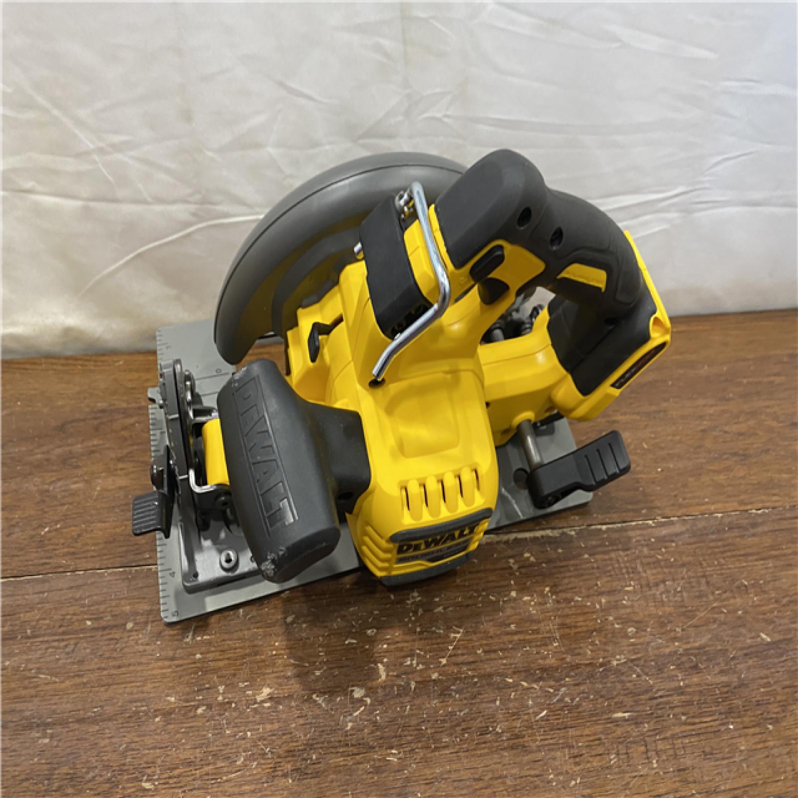AS-IS DeWALT Flexvolt Max 7-1/4  60V Brushless Circular Saw DCS578B