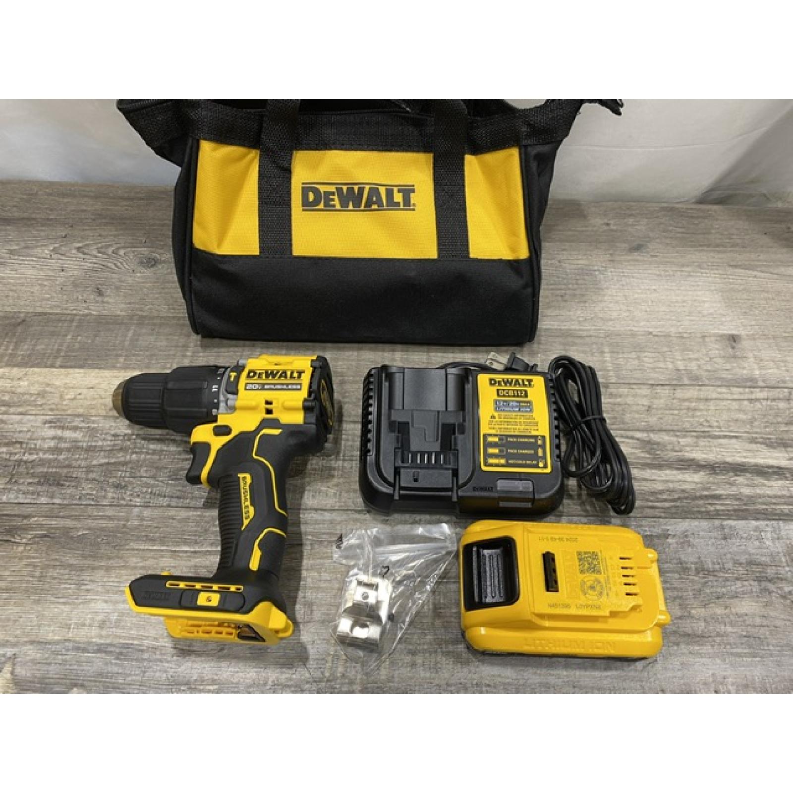 LIKE NEW - DEWALT ATOMIC 20V Cordless 1/2 in. Compact Hammer Drill Kit