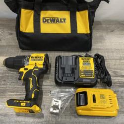 LIKE NEW - DEWALT ATOMIC 20V Cordless 1/2 in. Compact Hammer Drill Kit