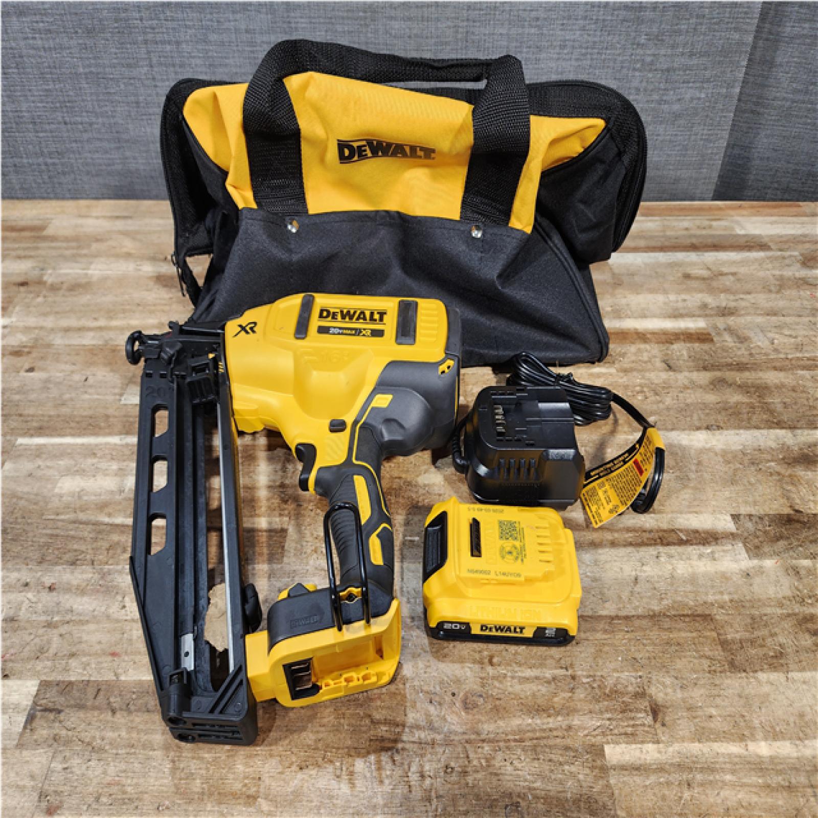 Houston Location AS-IS DeWalt DCN660 18v XR Cordless Brushless 2nd Fix Finish Nail Gun