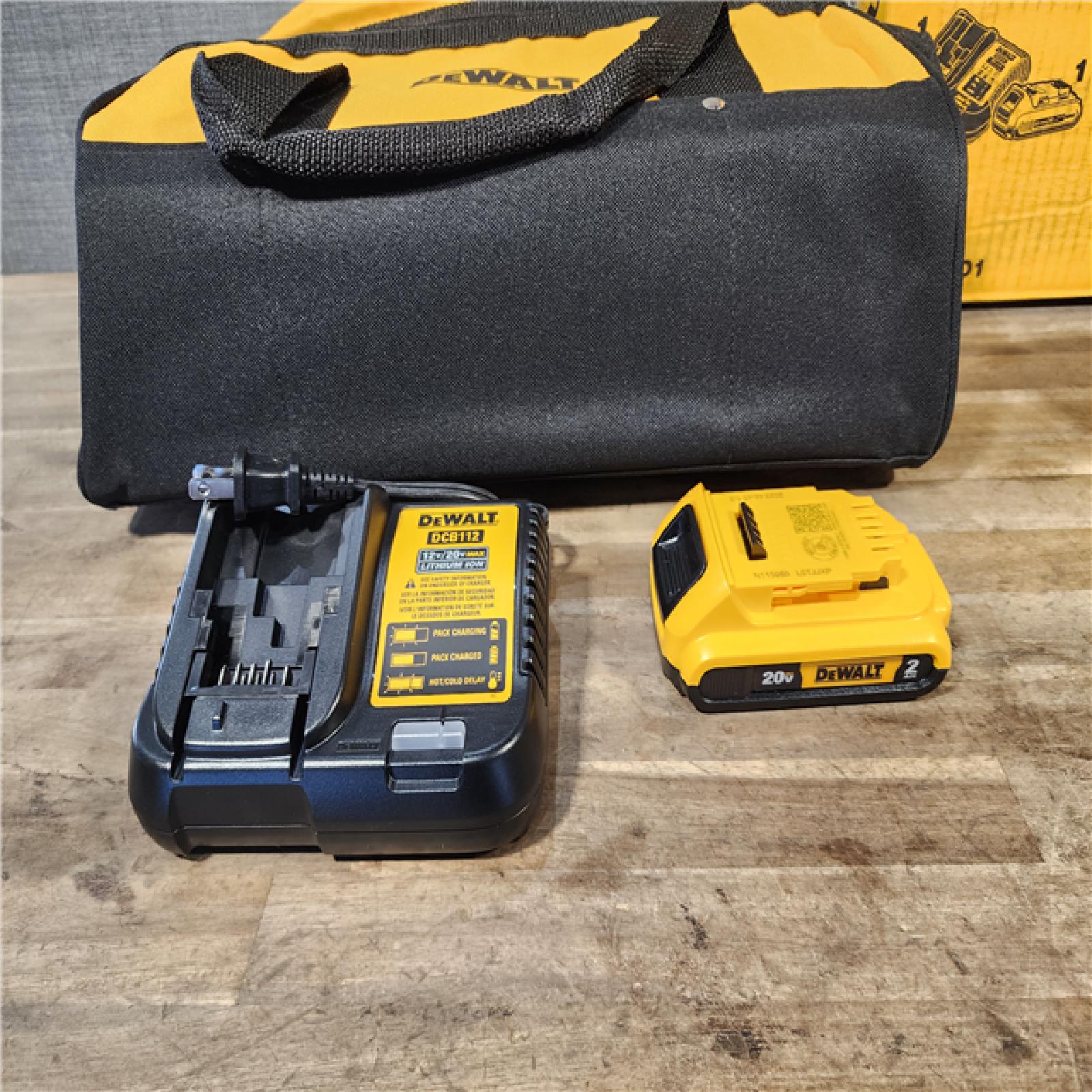 HOUSTON LOCATION - AS-IS (APPEARS LIKE NEW) DeWalt 15 GA ANGLED FINISH NAILER KIT W/ BATTERY & CHARGER
