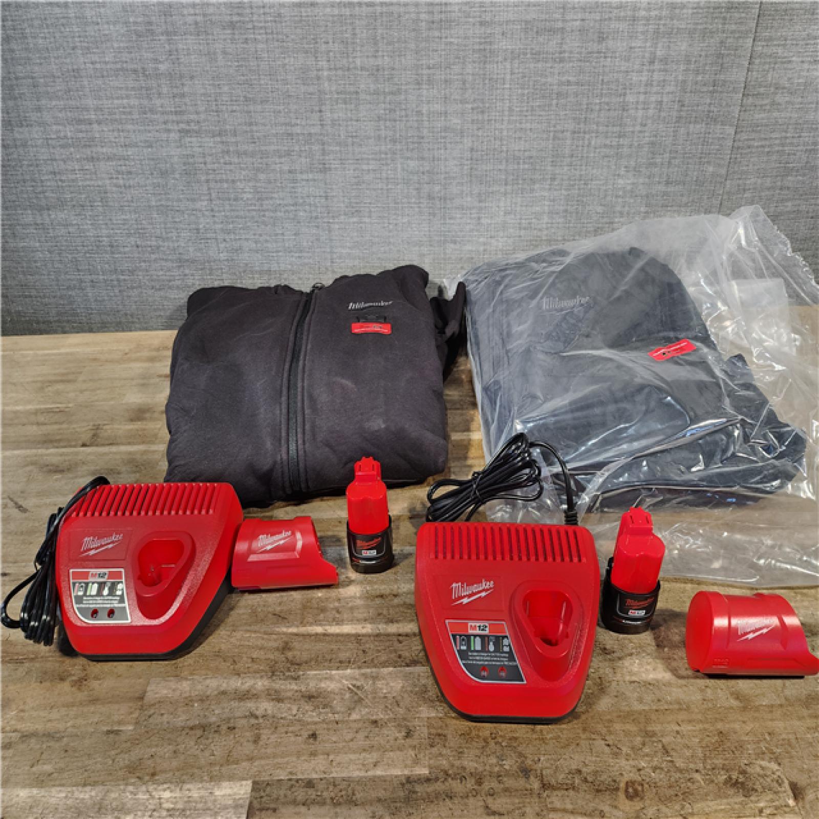 HOUSTON LOCATION - AS-IS MILWAUKEE 2 HEATED CLOTHING COMBO KIT