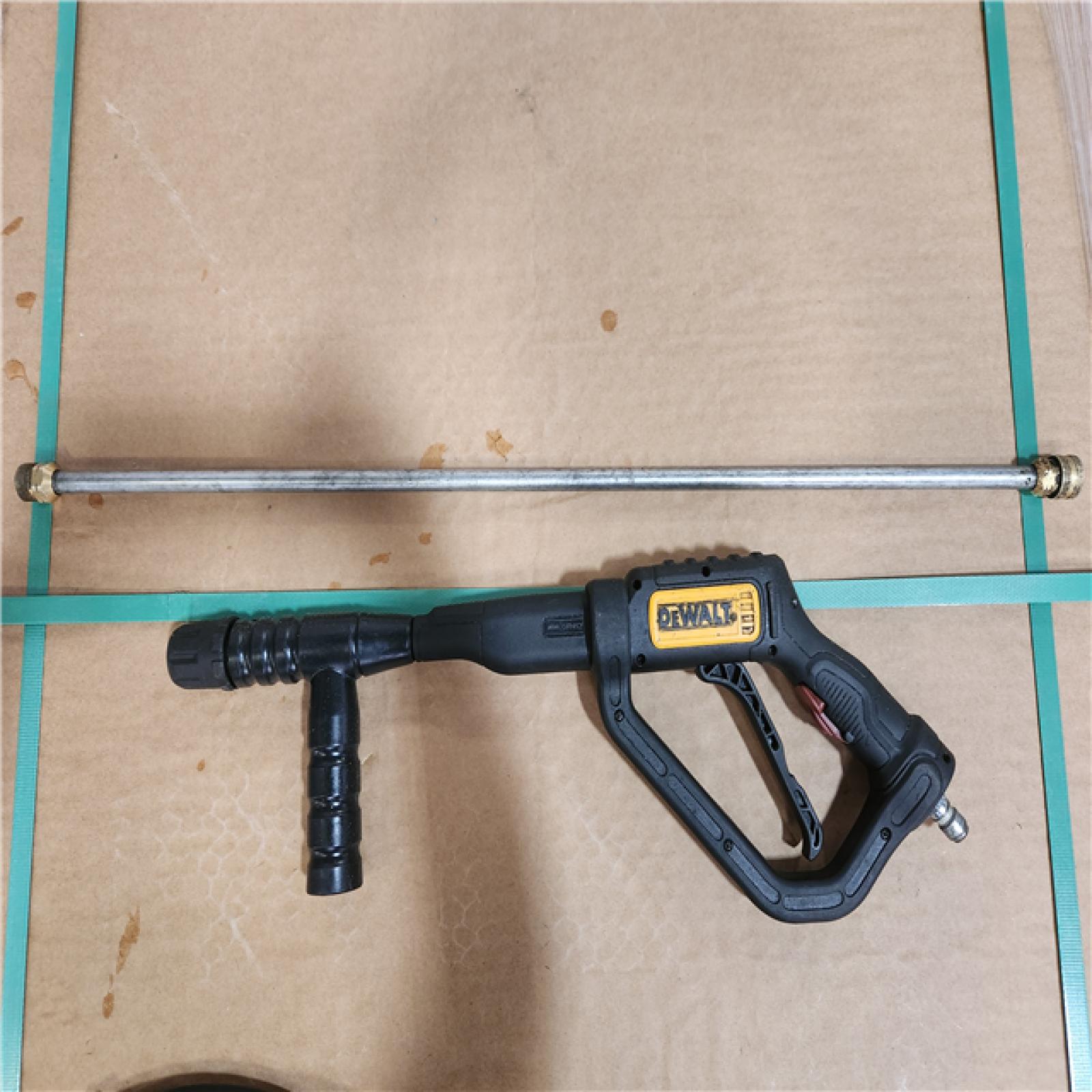 Phoenix DEWALT 4400 PSI 4.0 GPM Gas Pressure Washer with 420cc Engine  Triplex Pump  Commercial Cold Water Power Washer