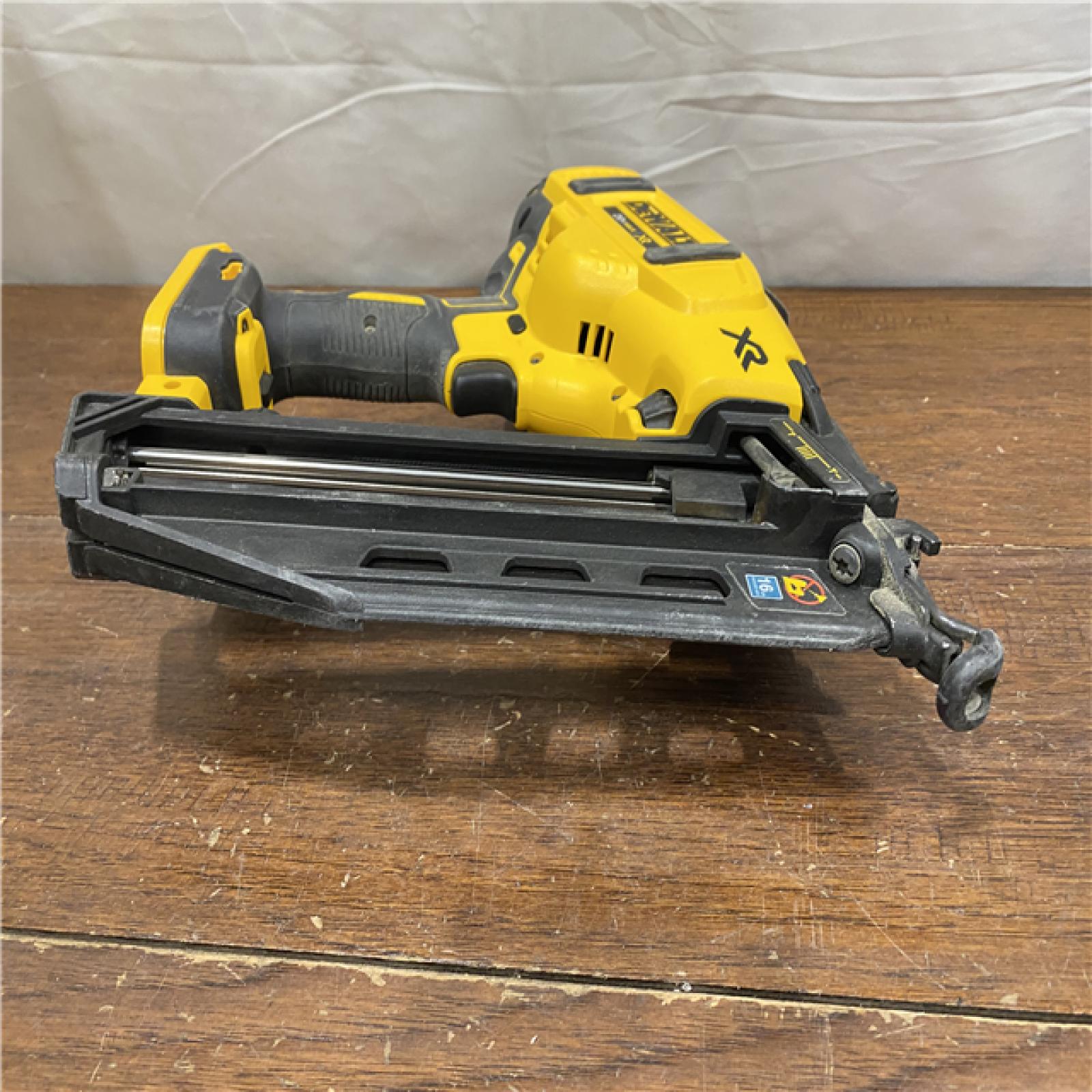AS-IS DeWalt DCN660D1 20V 16 Gauge Cordless Angled Finish Nailer Kit W/ 2Ah Battery