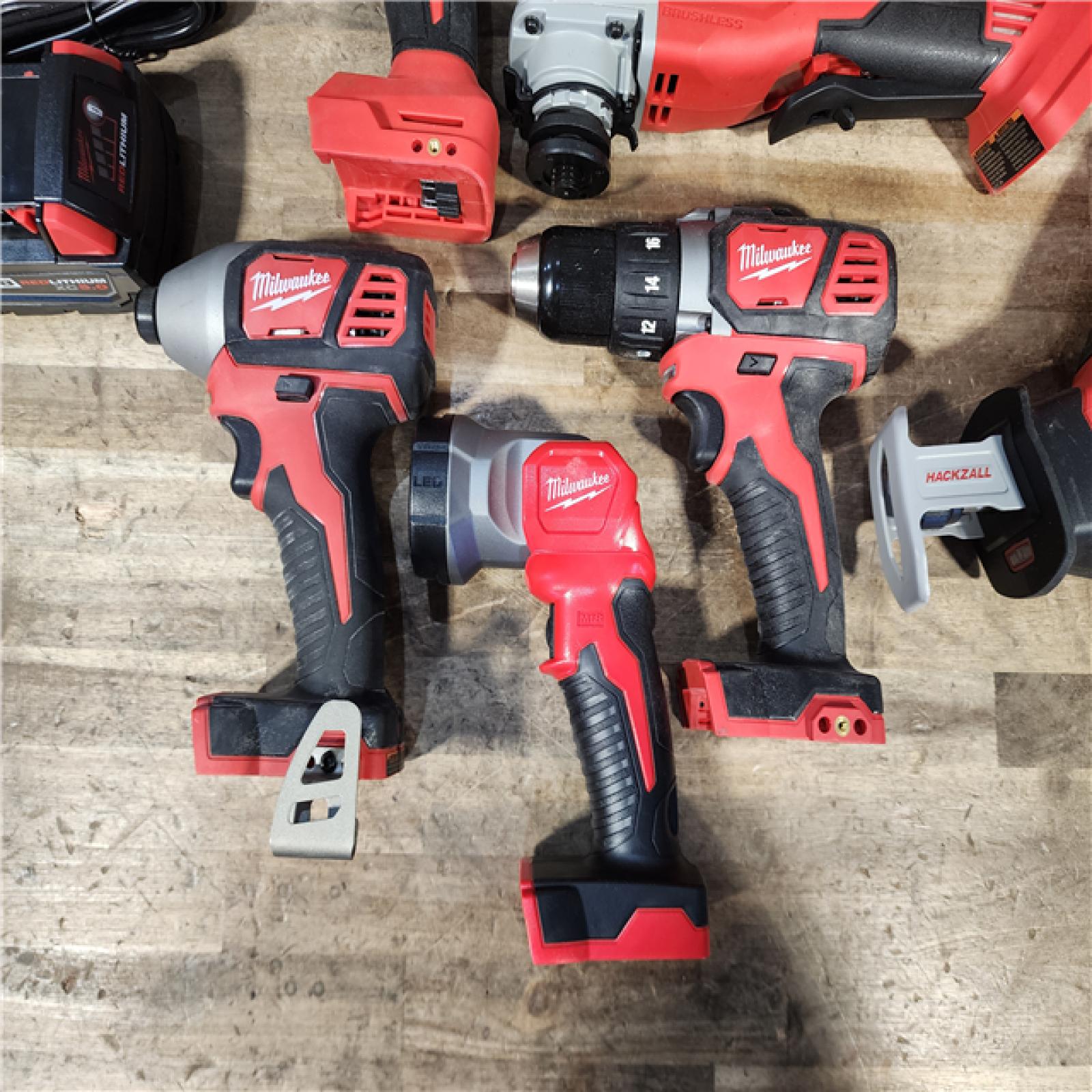 HOUSTON LOCATION - AS-IS MILWAUKEE 8 TOOL COMBO KIT W/ (2) BATTERY & CHARGER