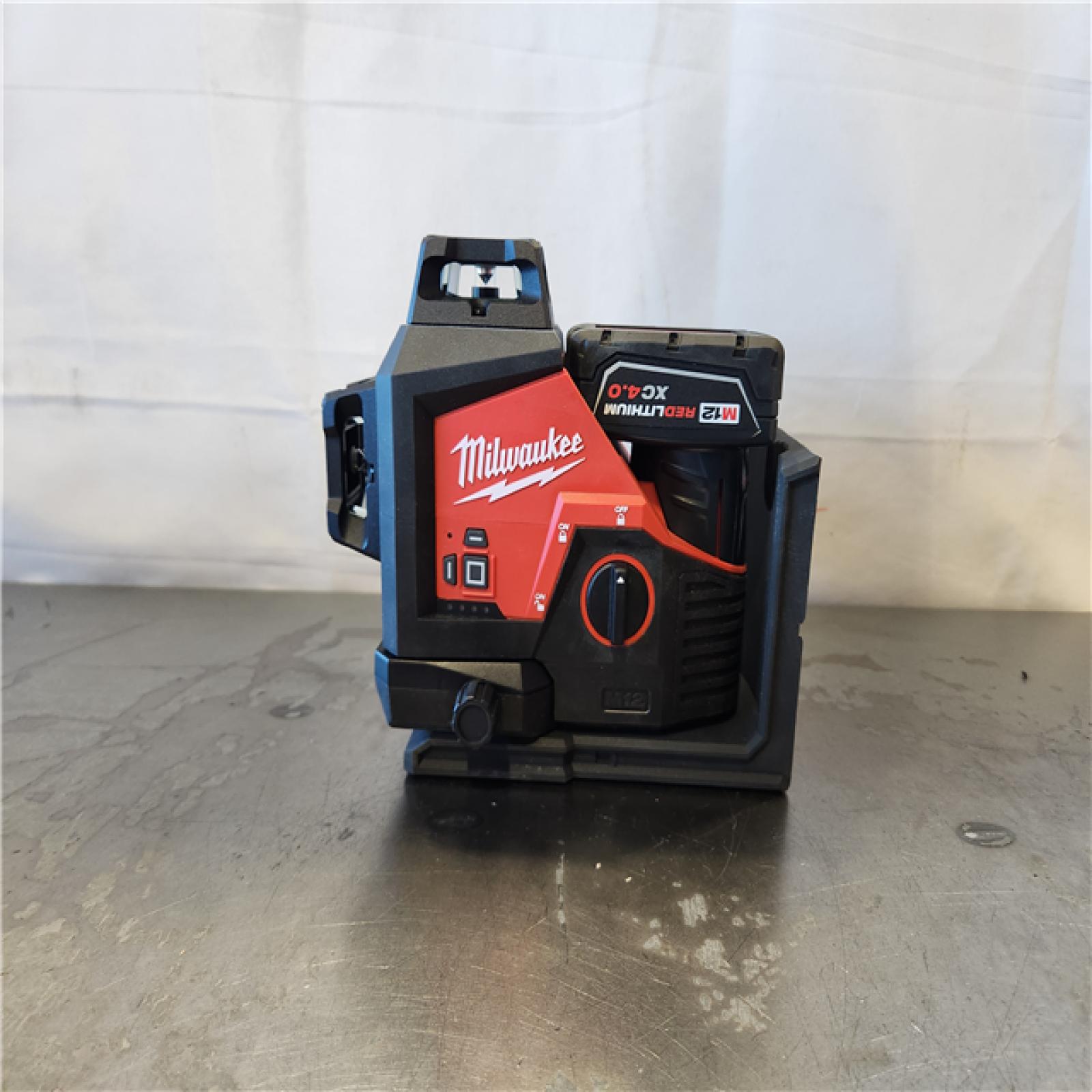 AS-IS- Milwaukee M12 Green Beam Laser 360° 3-Plane Kit