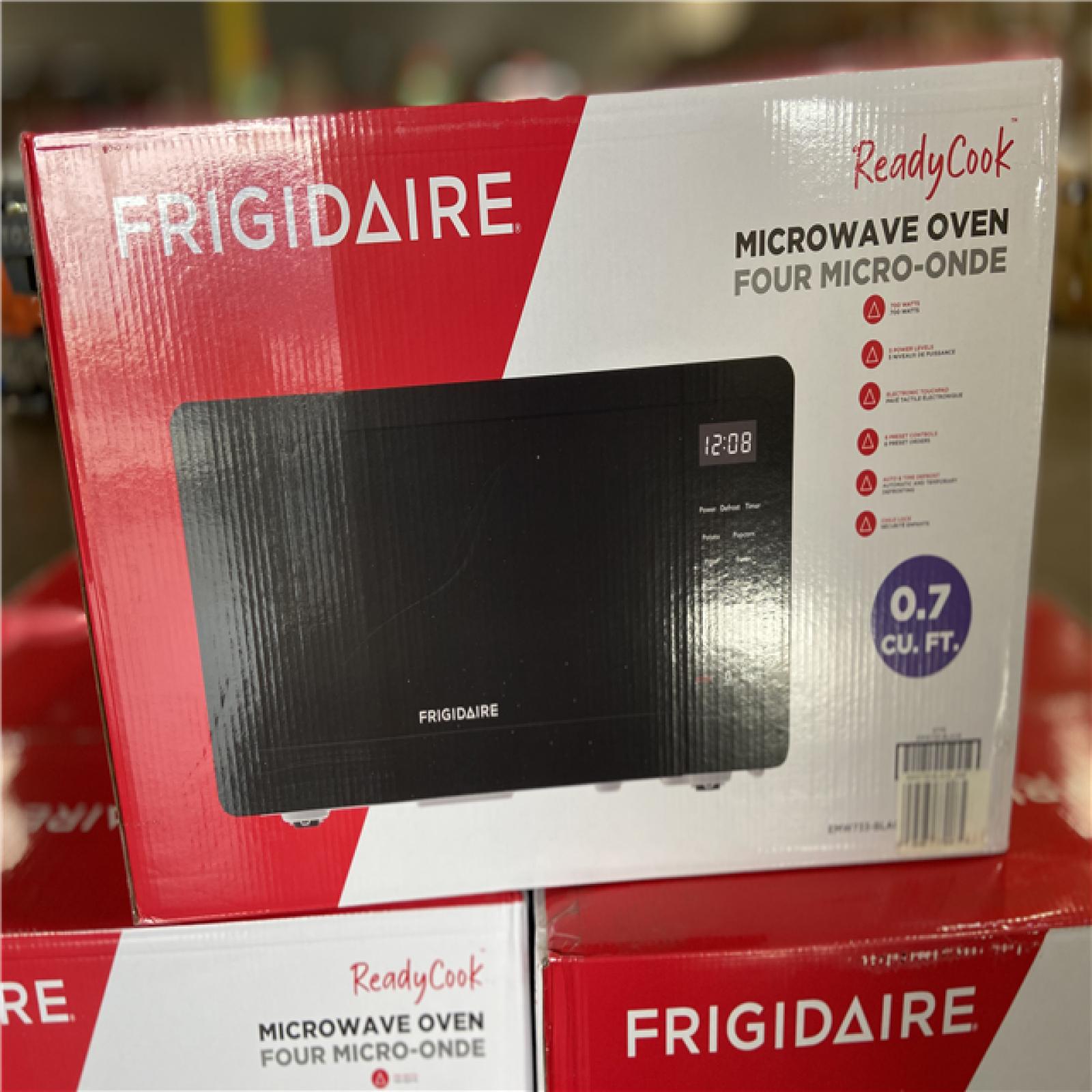 DALLAS LOCATION - Frigidaire 0.7 cu. ft. Countertop Microwave in Black PALLET -(15 UNITS)