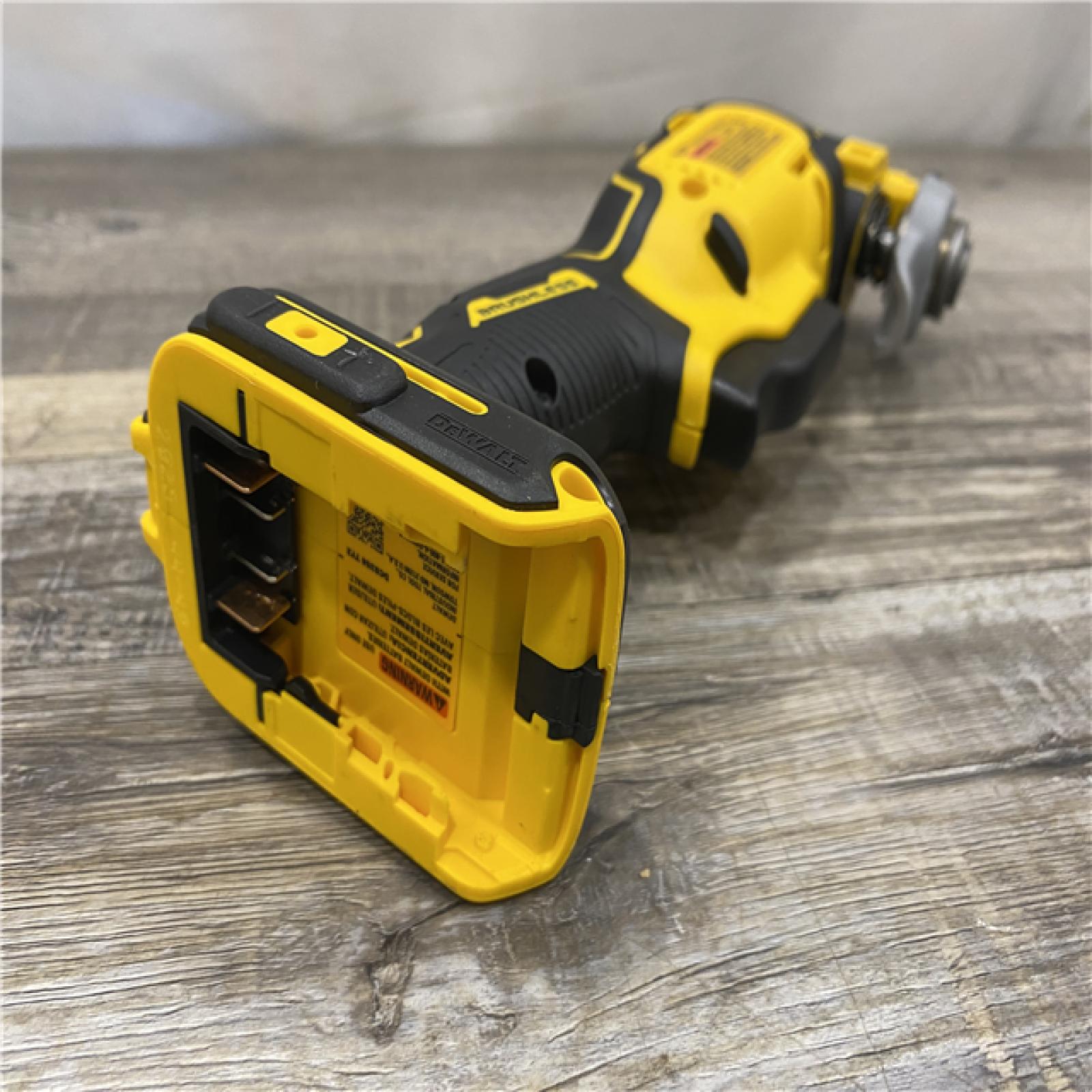 AS-IS DEWALT 20-Volt MAX XR Cordless 3-speed Brushless Oscillating Multi-Tool DCS356B (Tool-Only)