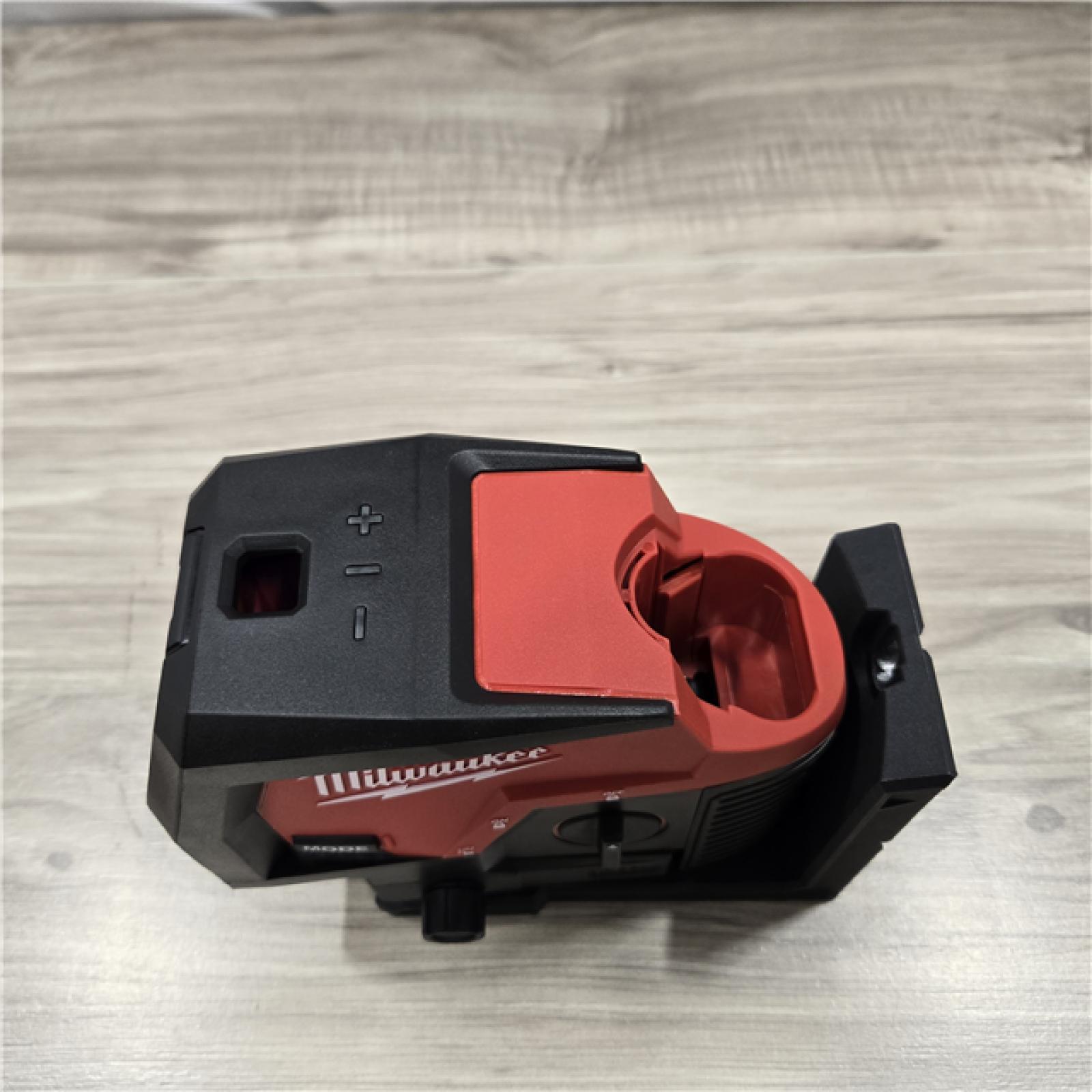 LIKE NEW! - M12 12-Volt Cordless Green Cross Line and Plumb Points Laser Level (Tool-Only)