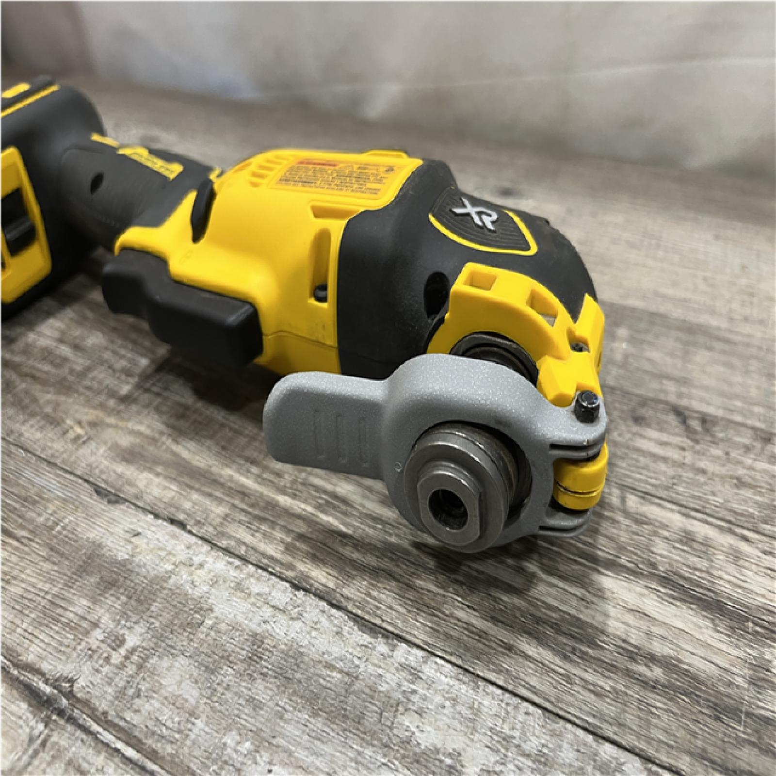 AS-IS DEWALT 20V MAX XR Cordless Brushless 3-Speed Oscillating Multi Tool Kit