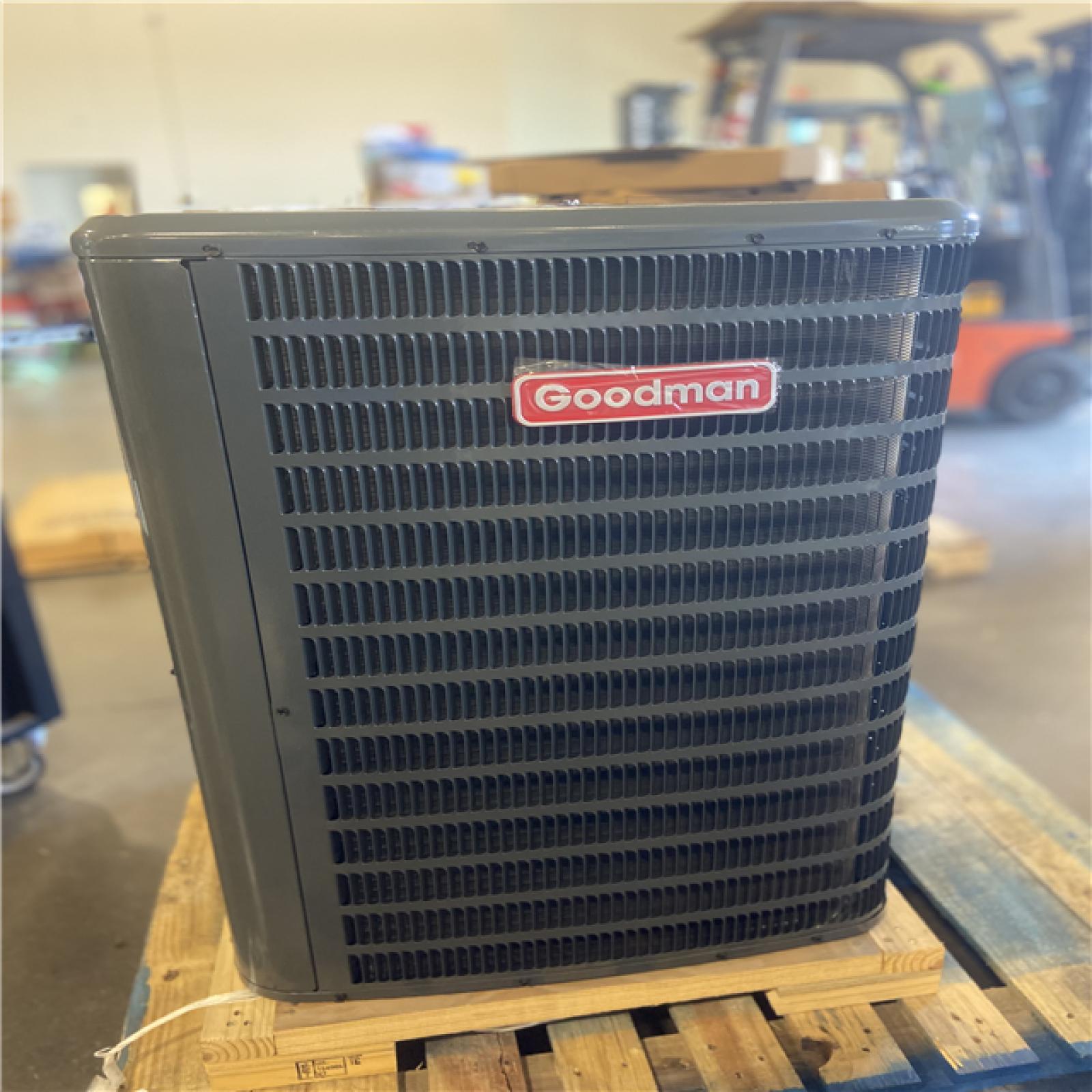 DALLAS LOCATION - Goodman 2.5 Ton 14.3 SEER2 Heat Pump Condenser