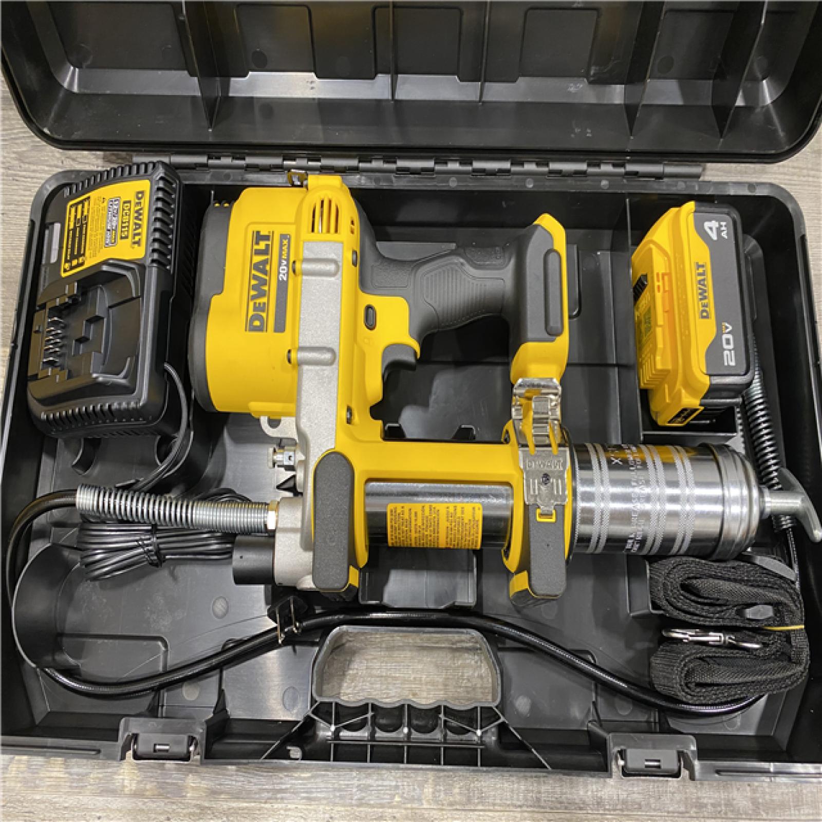 AS-IS DEWALT 20V MAX Cordless 10,000 PSI Variable Speed Grease Gun Kit