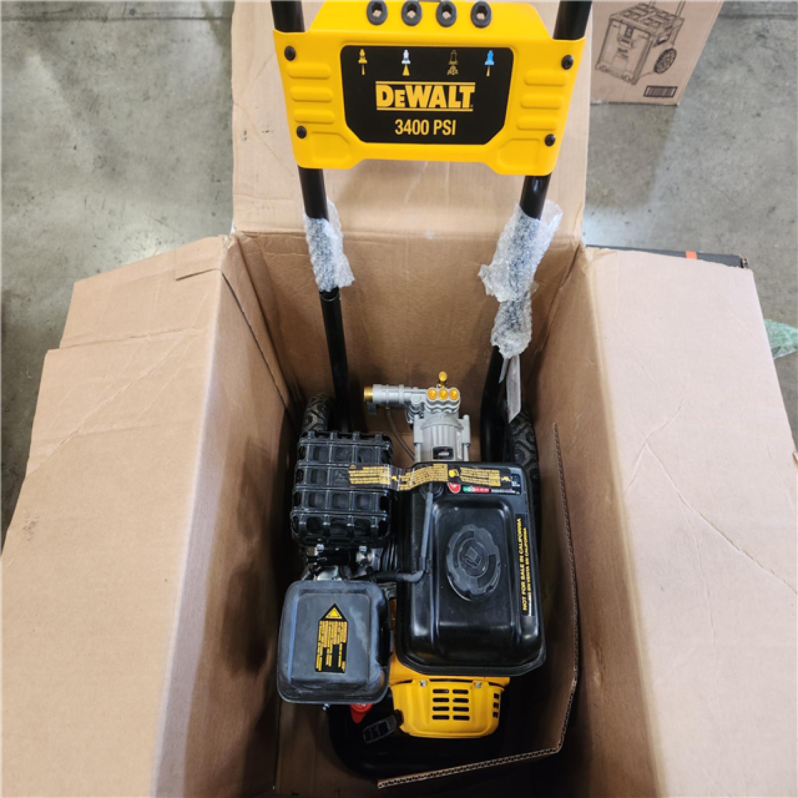 Phoenix DEWALT 3400 PSI 2.5 GPM Gas Pressure Washer with Maintenance-Free Pump  Heavy-Duty Commercial Cold Water Power Washer