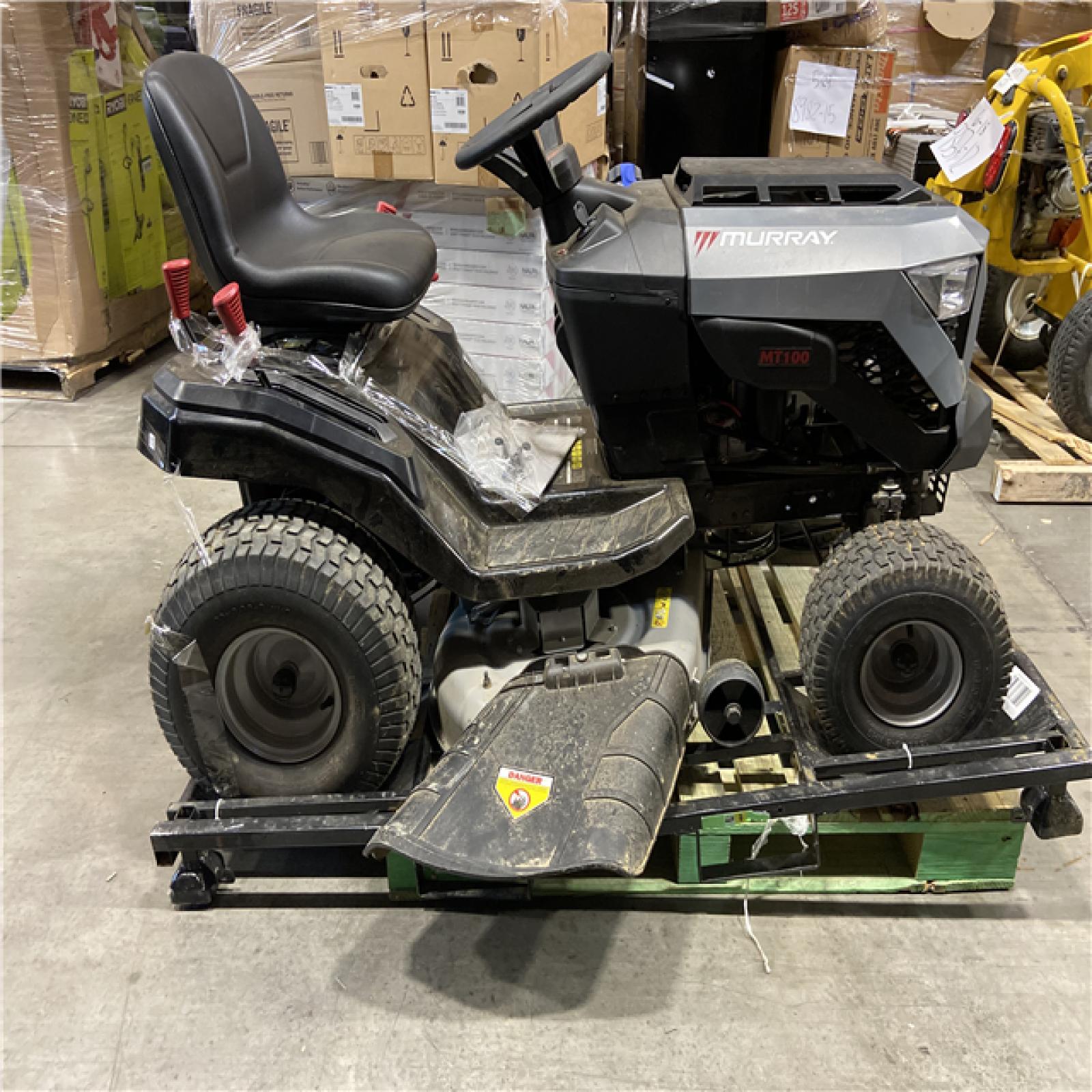 DALLAS LOCATION - Murray MT100 42 in. 13.5 HP 500cc E1350 Series Briggs and Stratton Engine 6-Speed Manual Gas Riding Lawn Tractor Mower