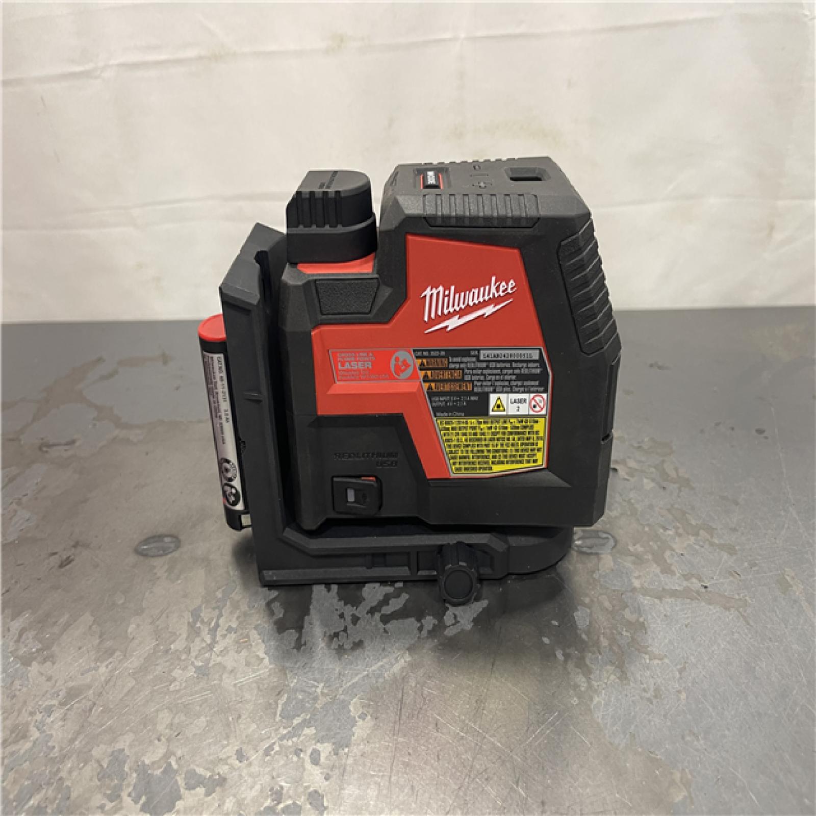 AS-IS- Milwaukee Green Beam Laser Cross Line Plumb Point Rechargeable USB Kit