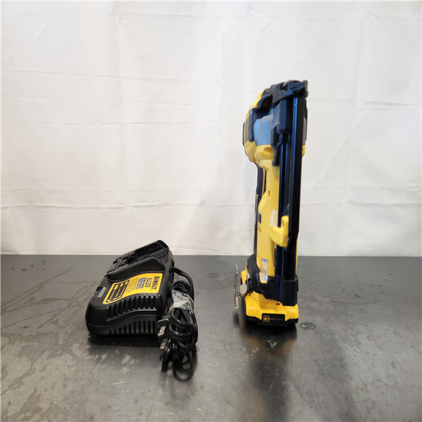 AS-IS- DEWALT ATOMIC 20V MAX Lithium Ion Cordless 23 Gauge Pin Nailer Kit