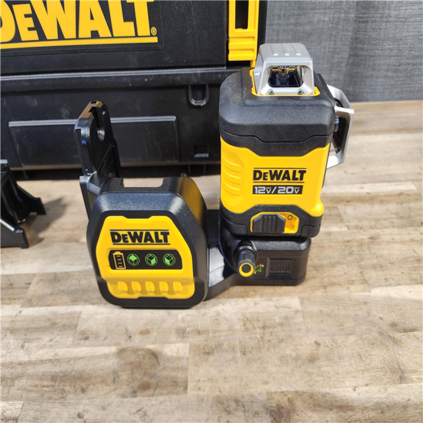 HOUSTON LOCATION - AS-IS DeWalt 12V/20V MAX Self-Leveling Cross Line 3 X 360 Laser Level (Tool-Only)
