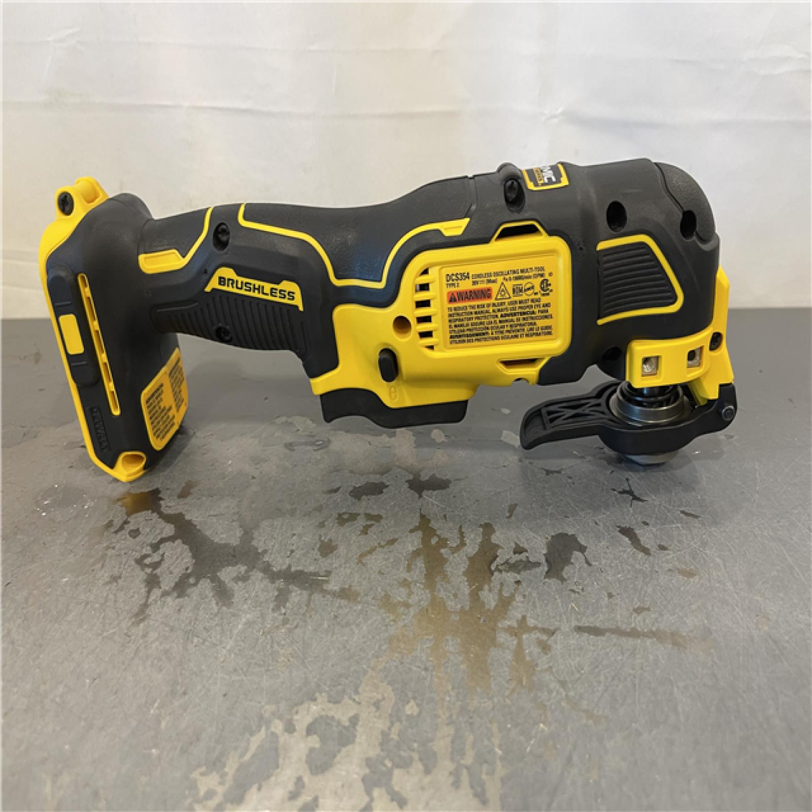 AS-IS - DEWALT ATOMIC 20V MAX Cordless Brushless Oscillating Multi Tool