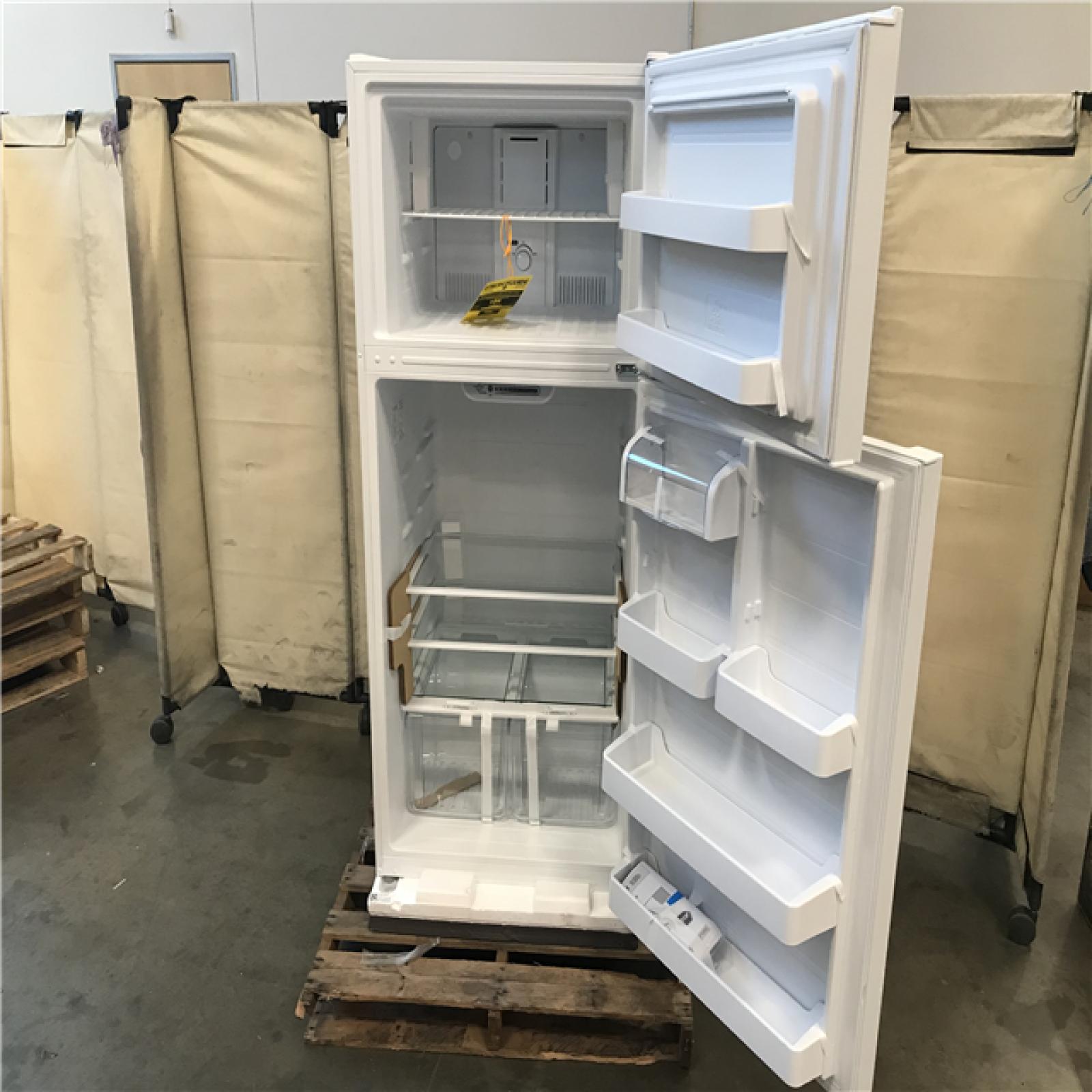 California NEW Vissani 18 Cu. Ft. Top Freezer Refrigerator