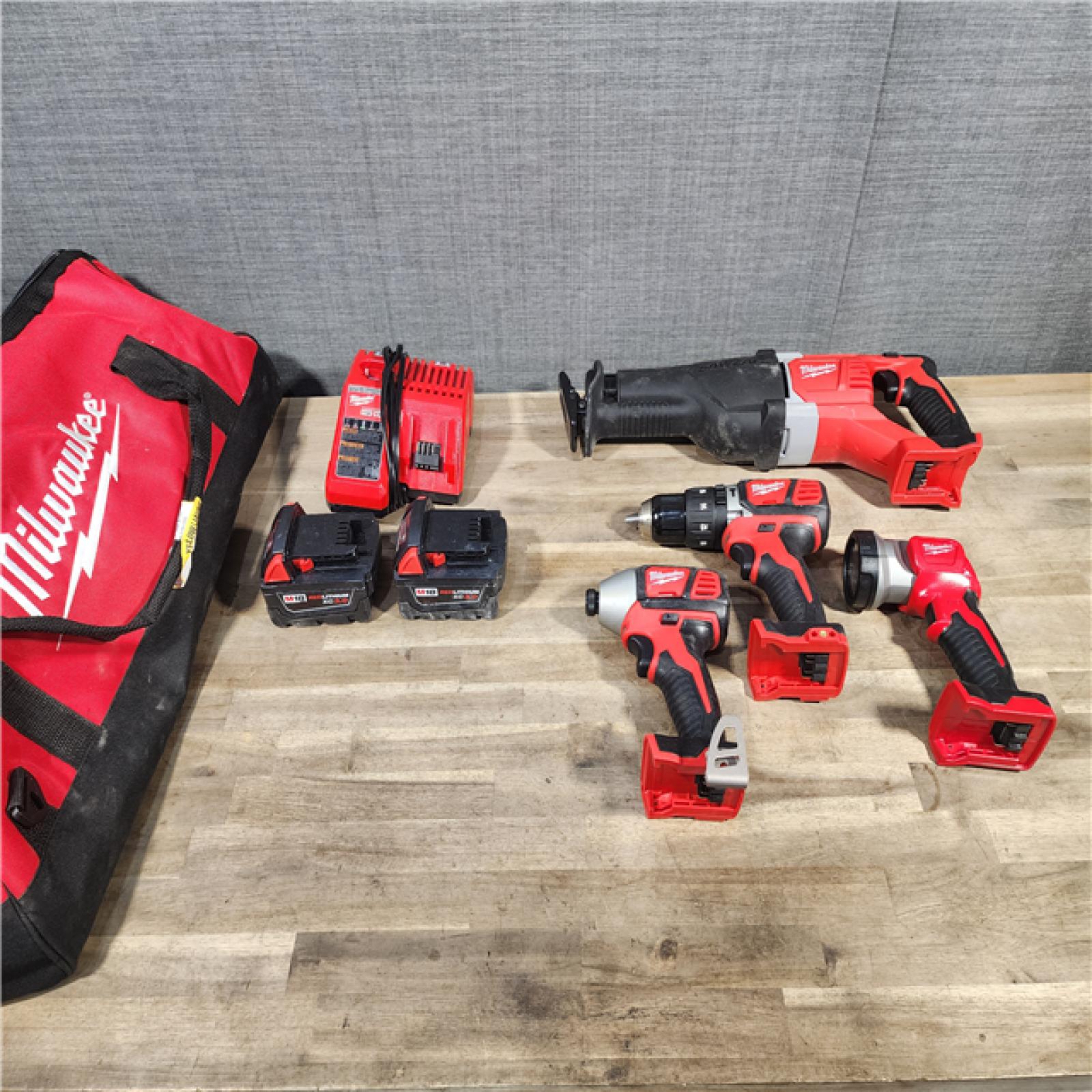 HOUSTON LOCATION - AS-IS (APPEARS LIKE NEW) MILWAUKEE 4 TOOL COMBO KIT W/ (2) BATTERY & CHARGER