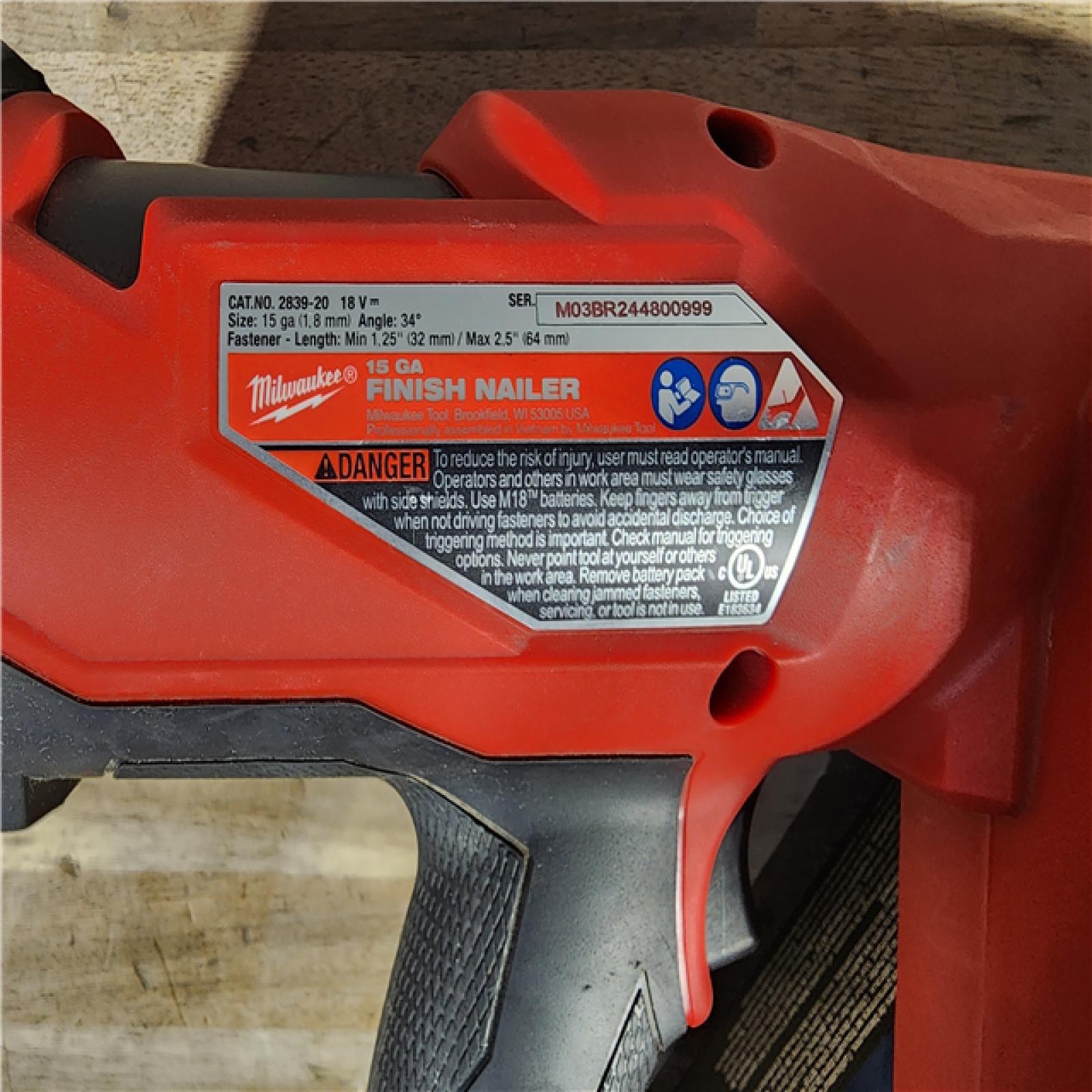HOUSTON LOCATION - AS-IS Milwaukee 2839-20 M18 FUEL 15 Ga. 18 Volt Brushless Angled Finish Nailer (TOOL ONLY)