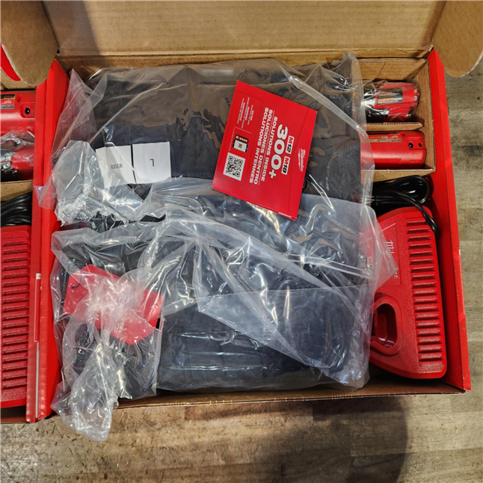 HOUSTON LOCATION - AS-IS MILWAUKEE 2 HEATED CLOTHING COMBO KIT