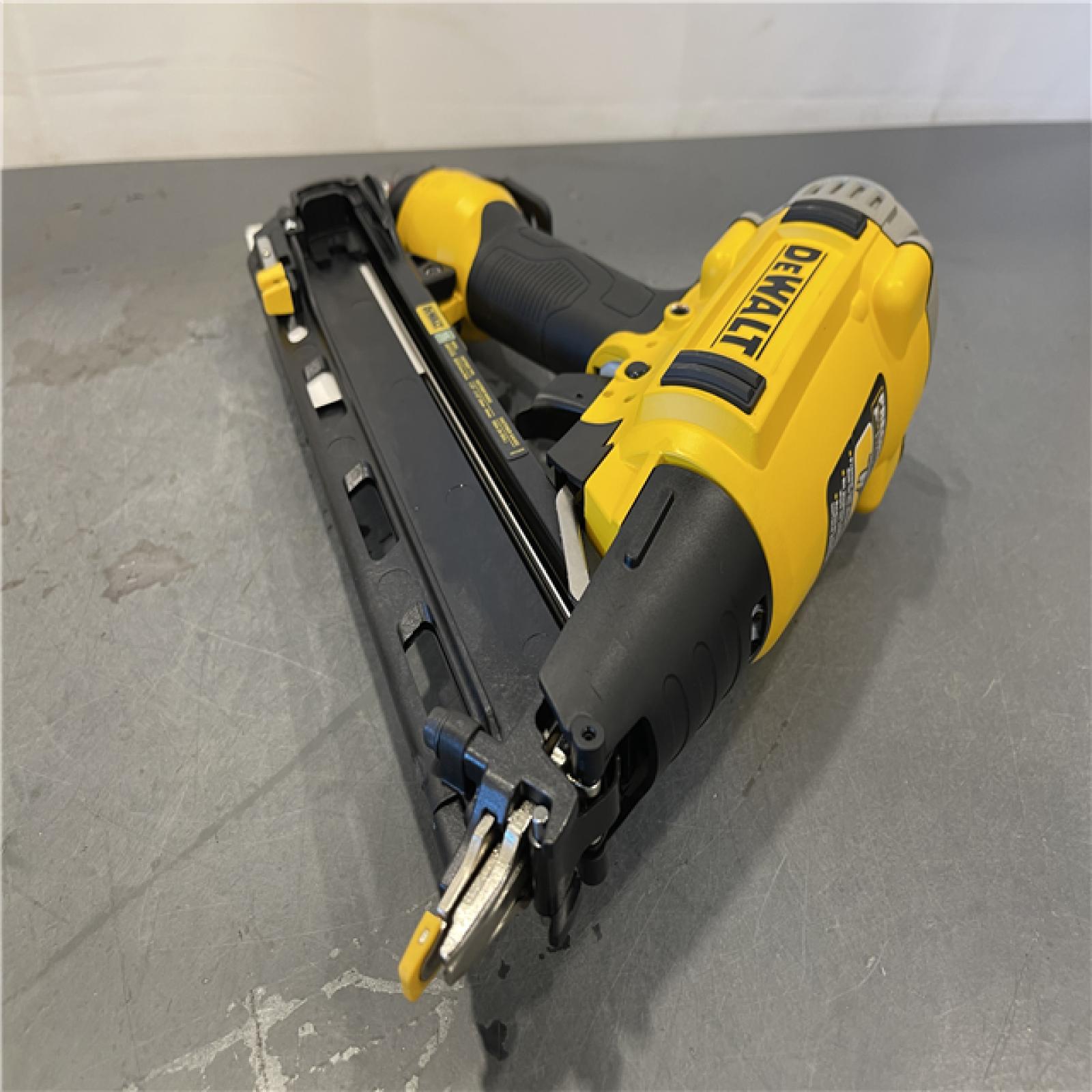 AS-IS - Dewalt Pneumatic 15-Gauge DA Nailer